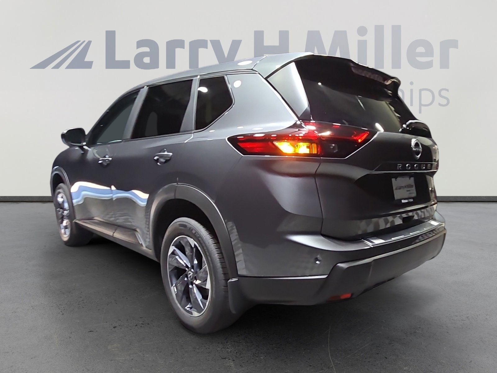 2026 Nissan Rogue SV photo 4