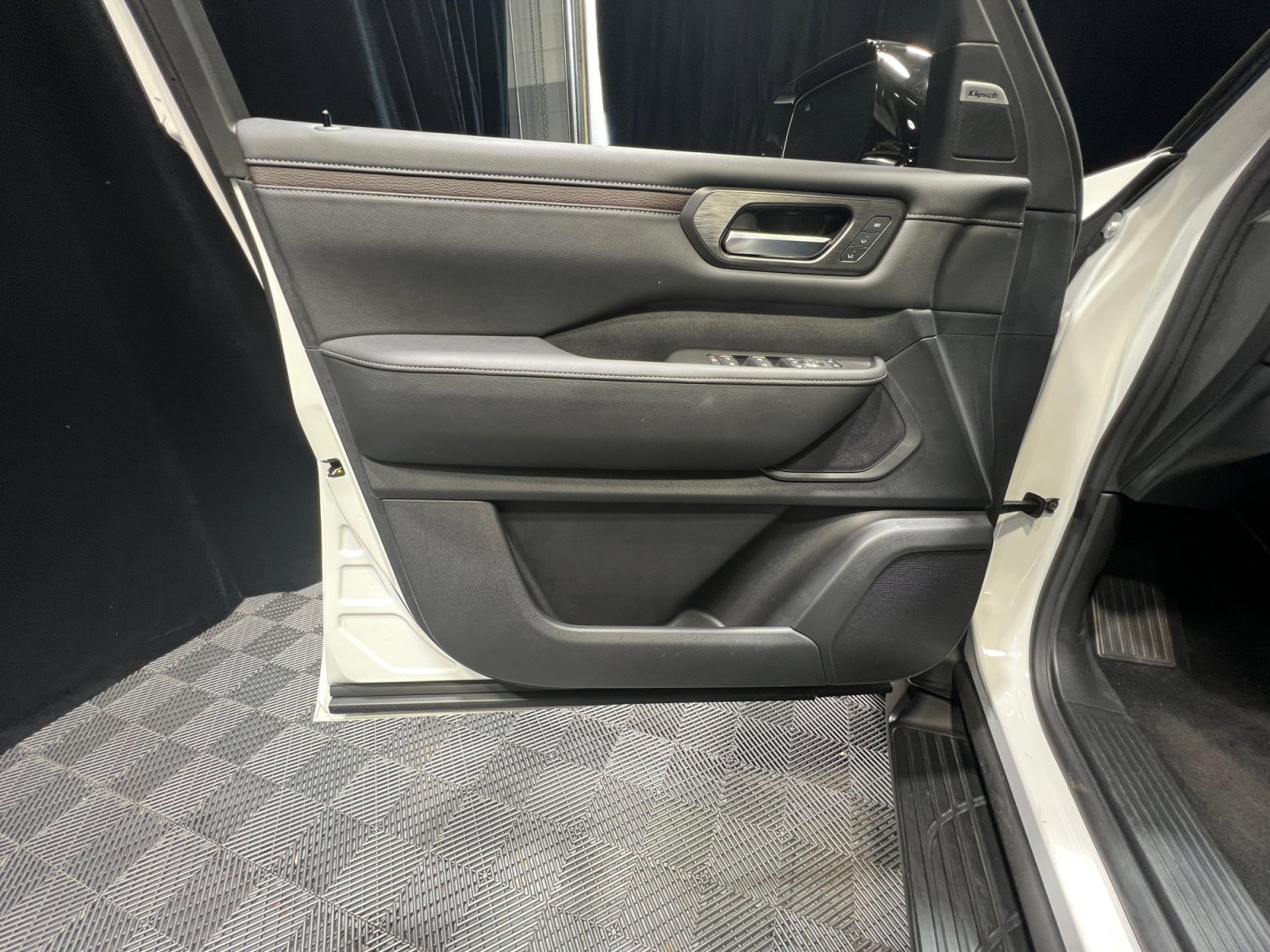 2026 Nissan Armada SL - Photo 14