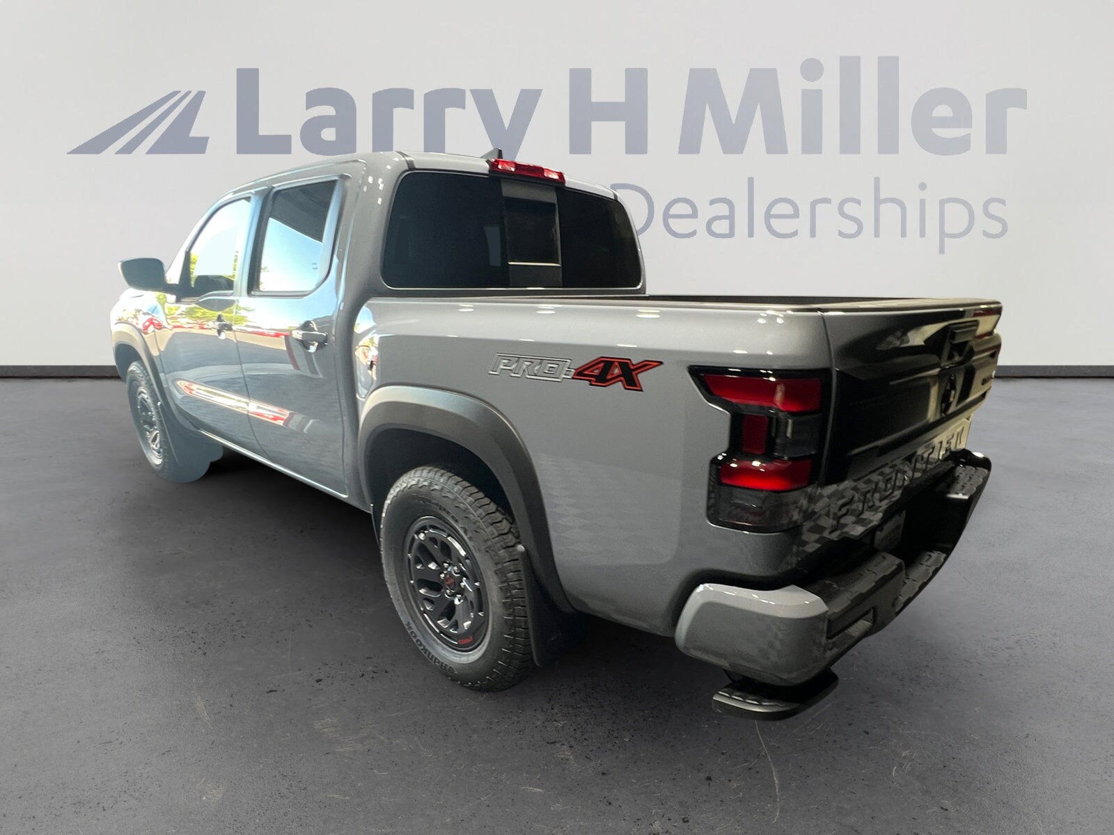 2025 Nissan Frontier PRO-4X photo 4