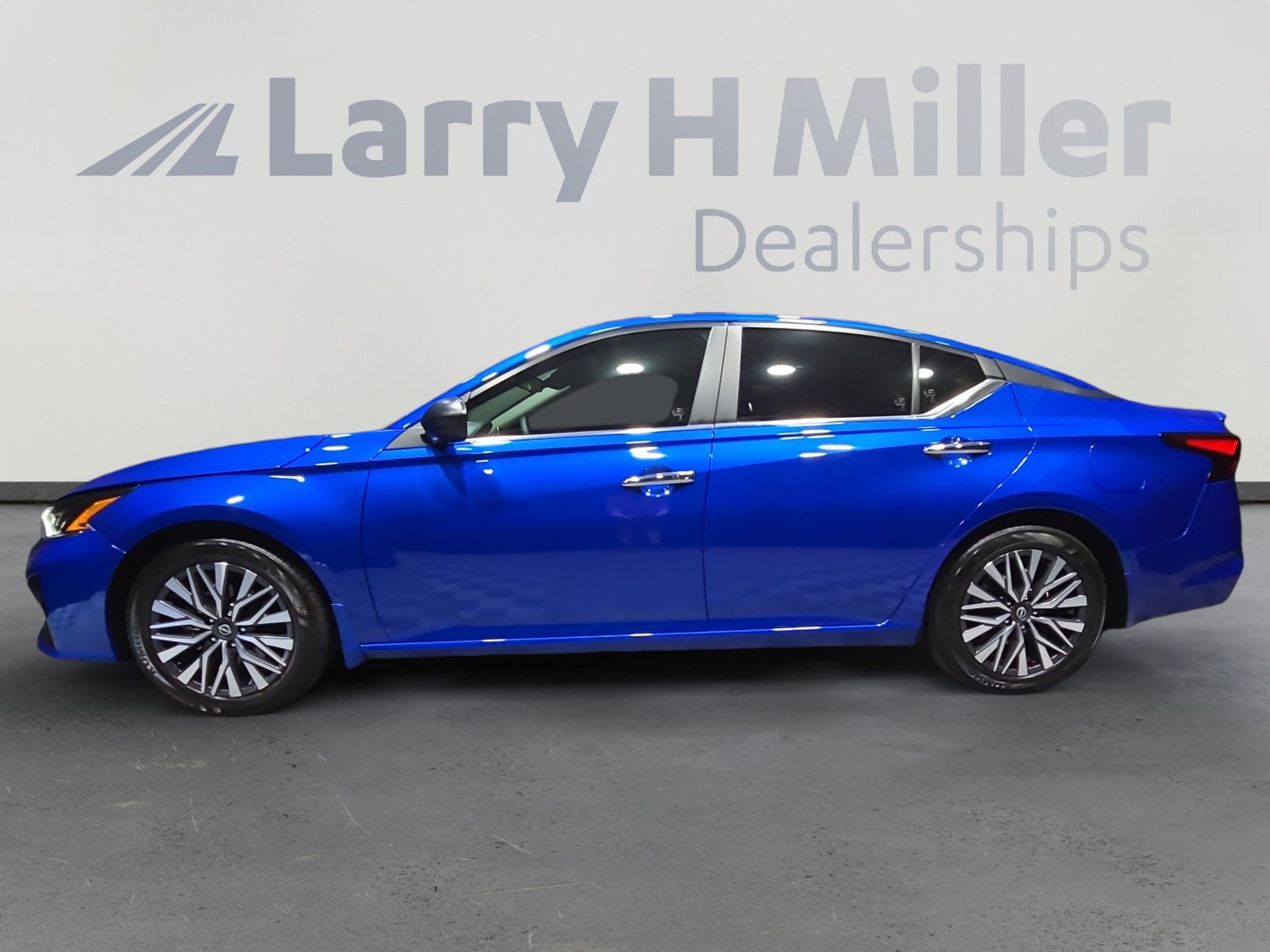 2025 Nissan Altima SV photo 3