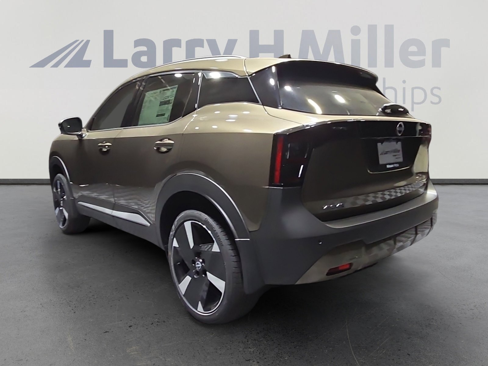 2025 Nissan Kicks SR photo 4