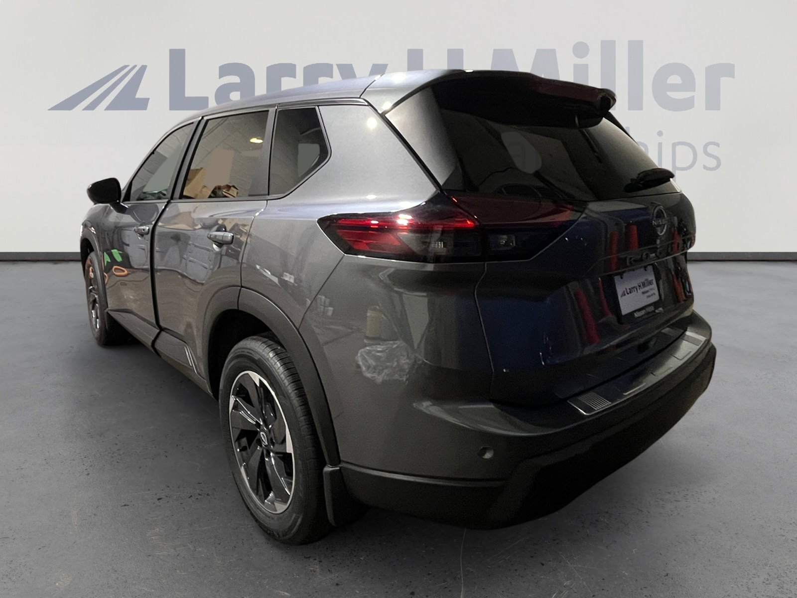 2026 Nissan Rogue SV photo 4