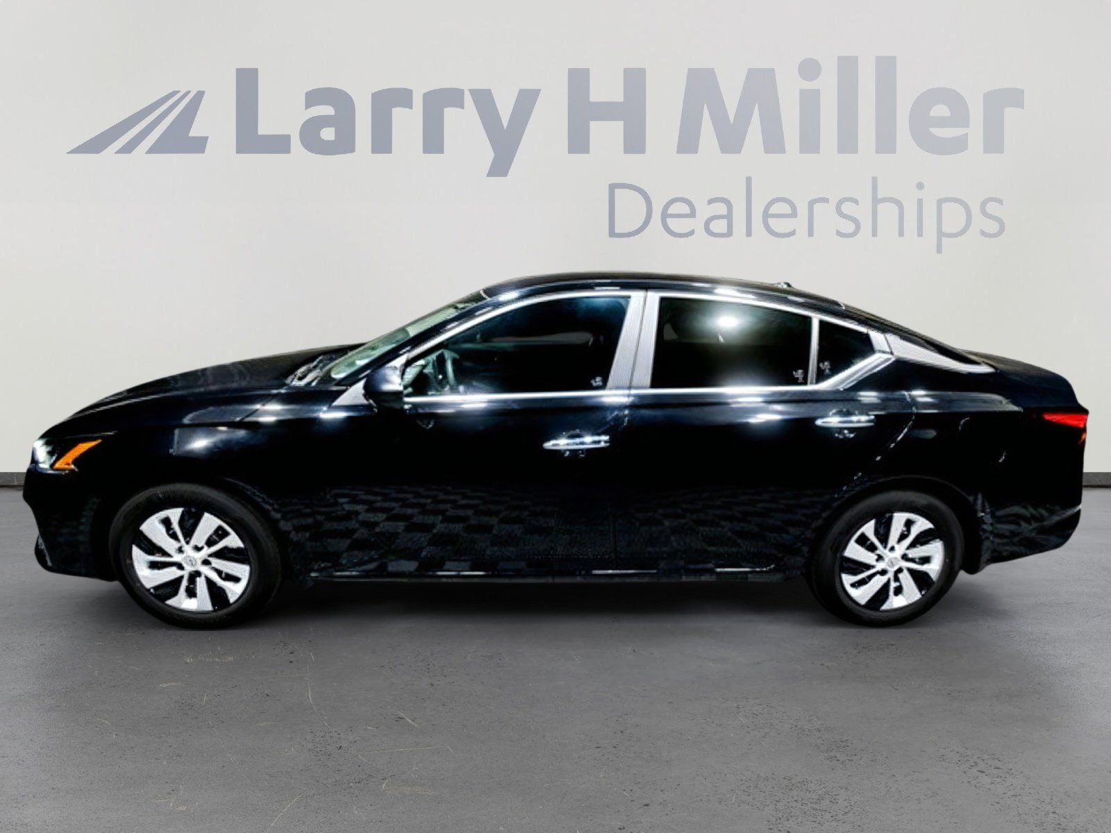 2025 Nissan Altima S photo 3