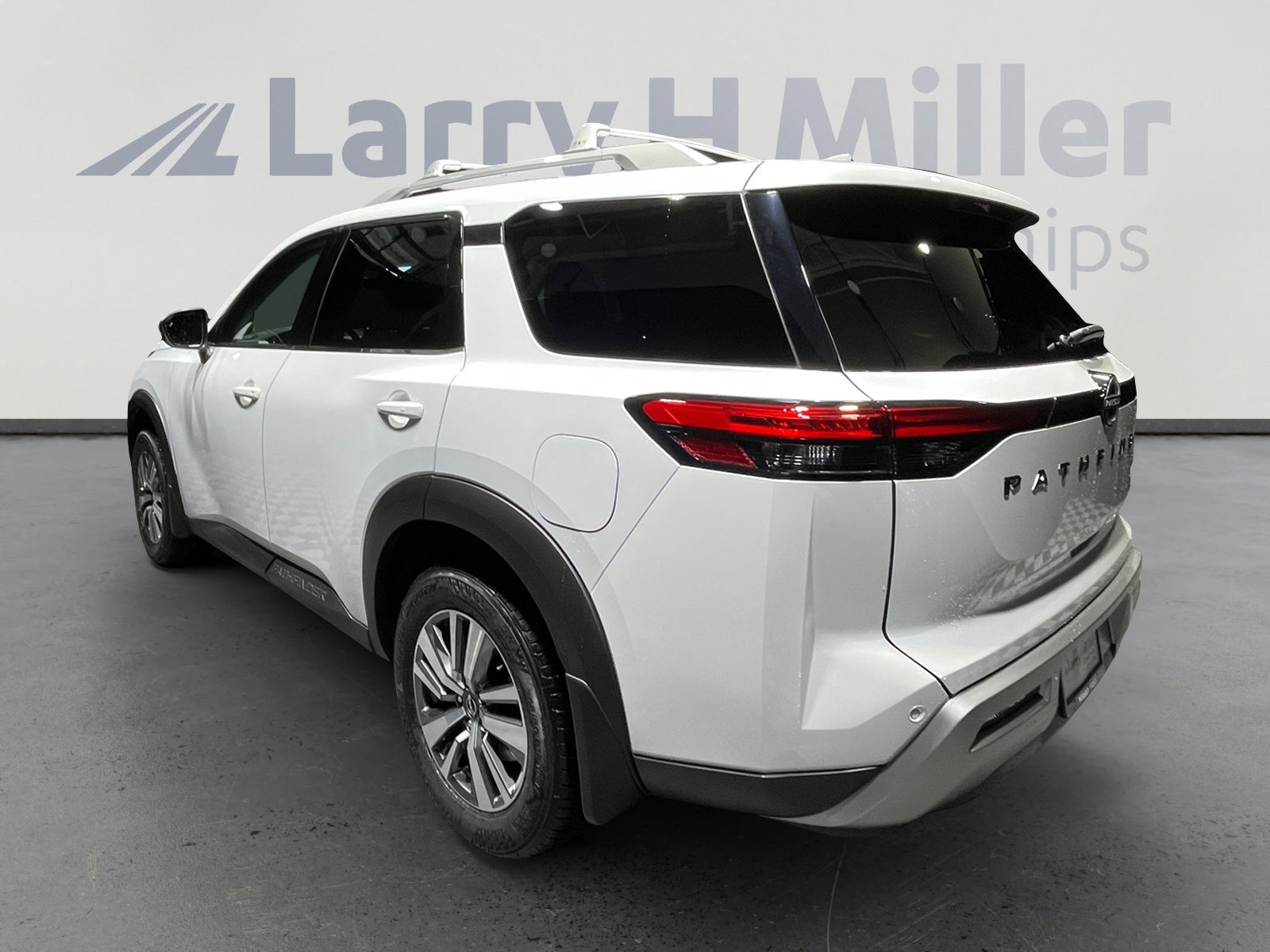 2025 Nissan Pathfinder SL photo 4