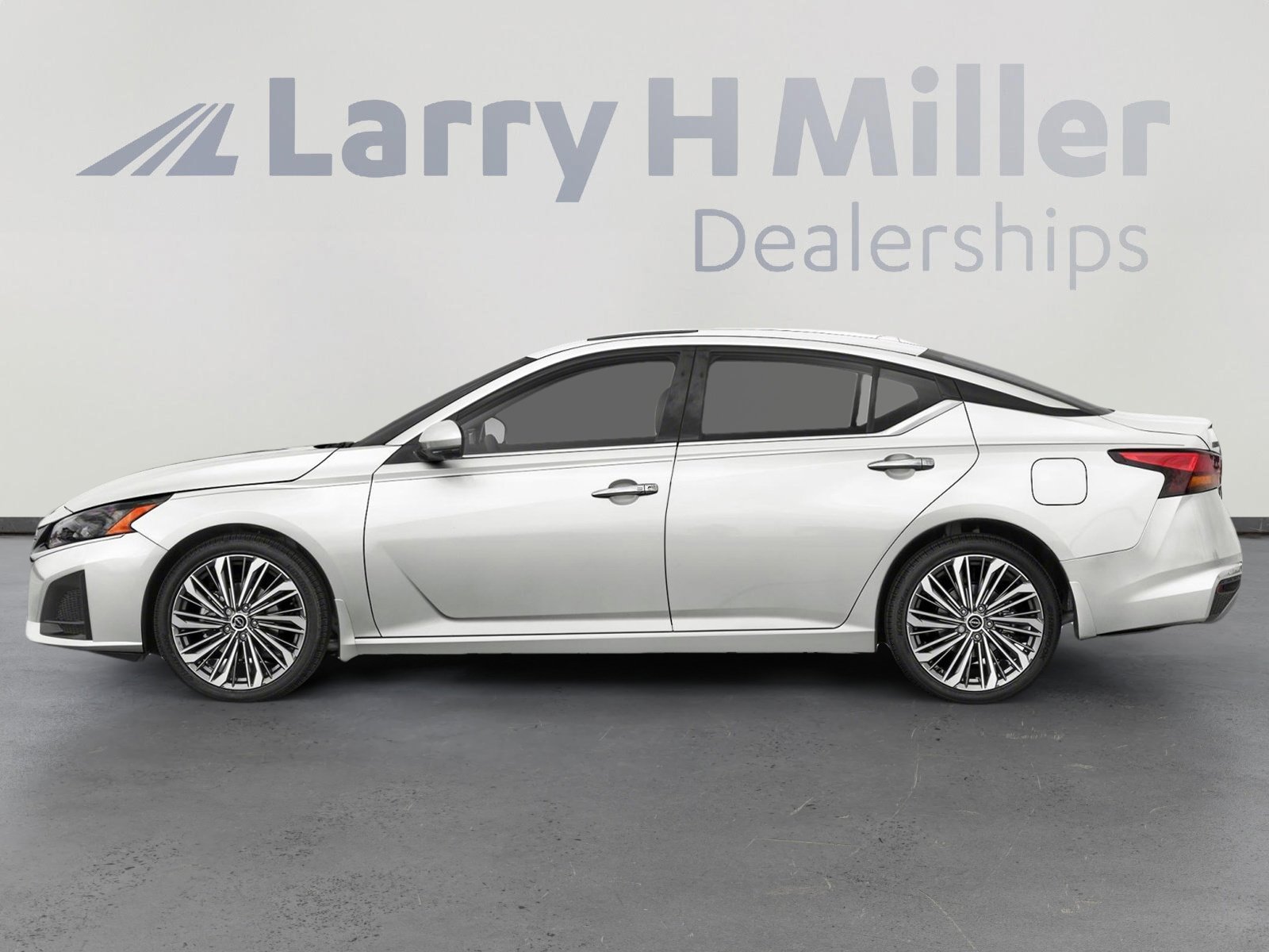 2025 Nissan Altima SL photo 2