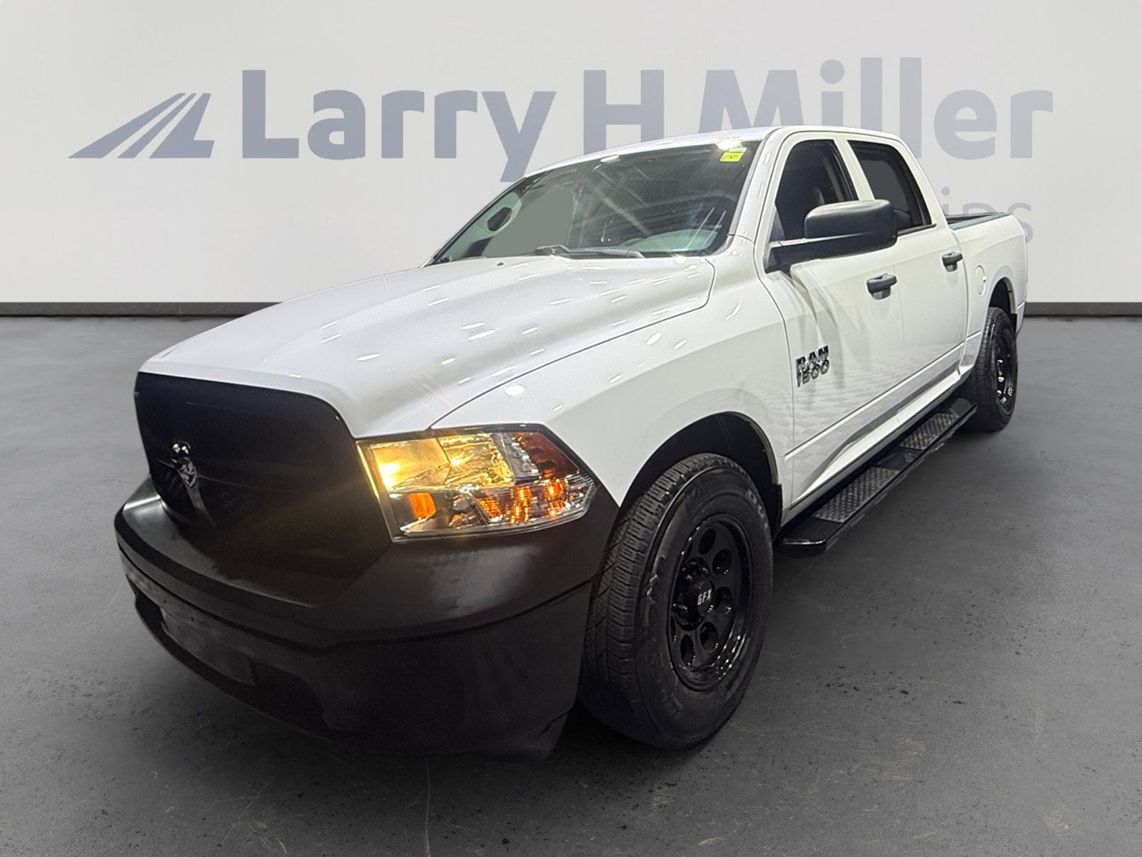 2018 RAM 1500 Tradesman Crew Cab 5'7's photo
