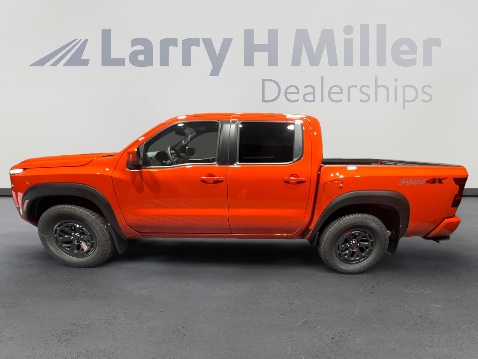 2025 Nissan Frontier PRO-4X photo 3