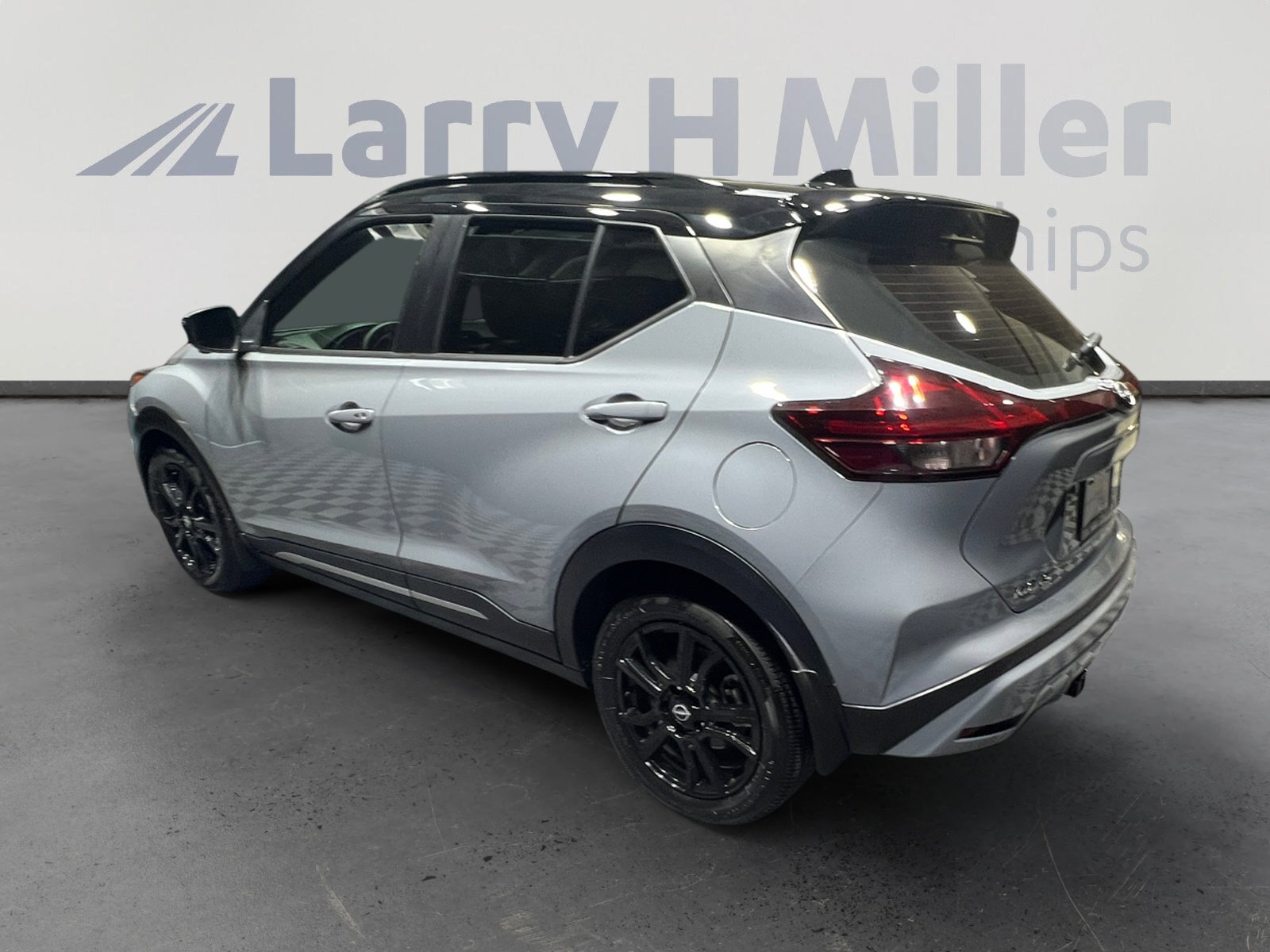 2023 Nissan Kicks SR photo 4
