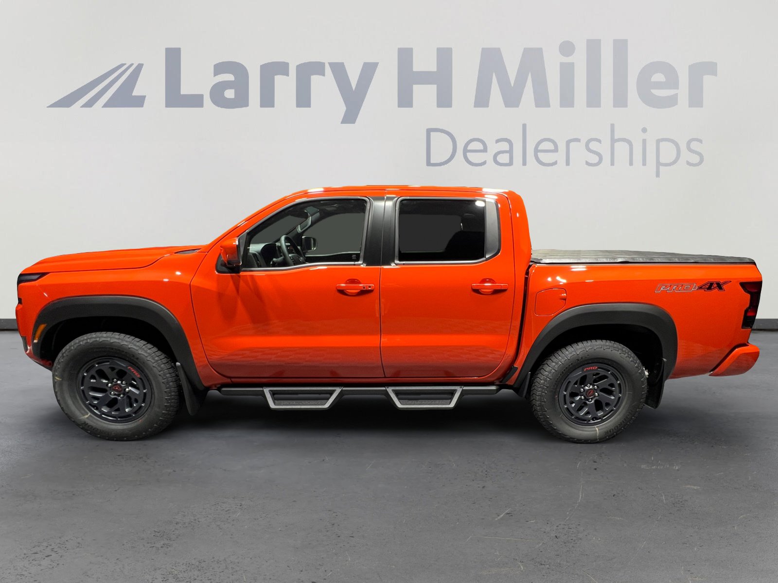 2026 Nissan Frontier PRO-4X photo 3