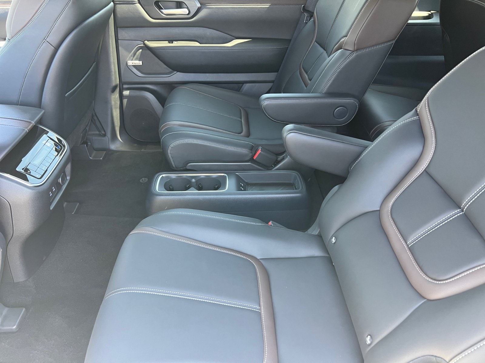 2026 Nissan Armada SL - Photo 18
