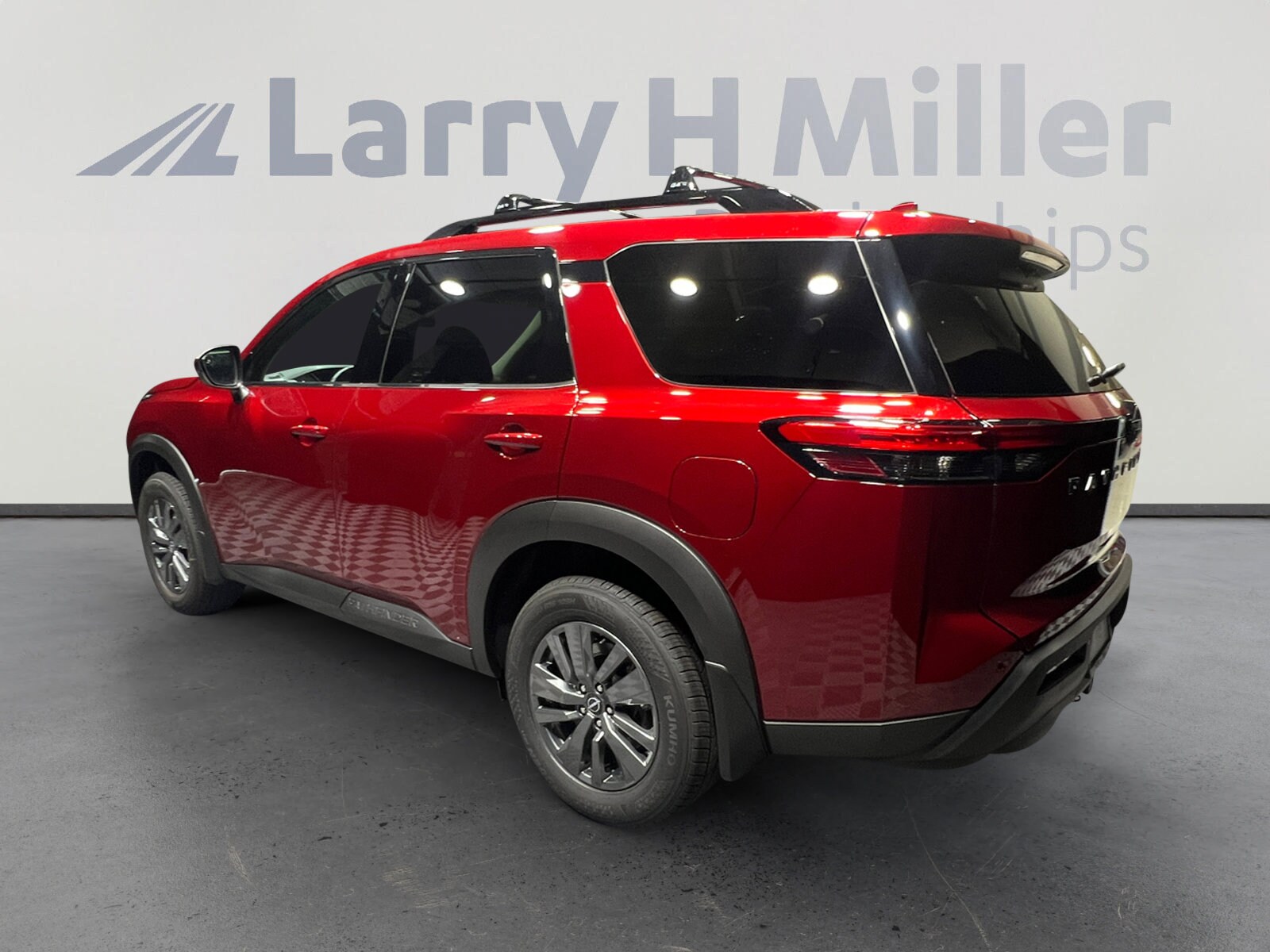 2025 Nissan Pathfinder SV photo 4