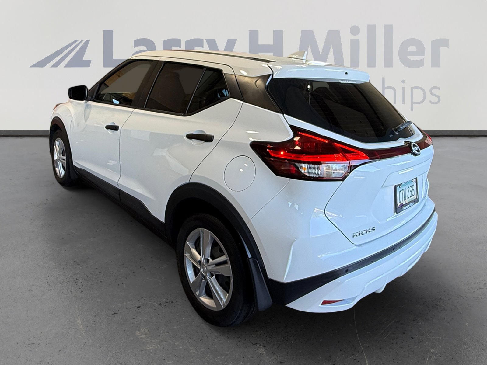 2023 Nissan Kicks S photo 4