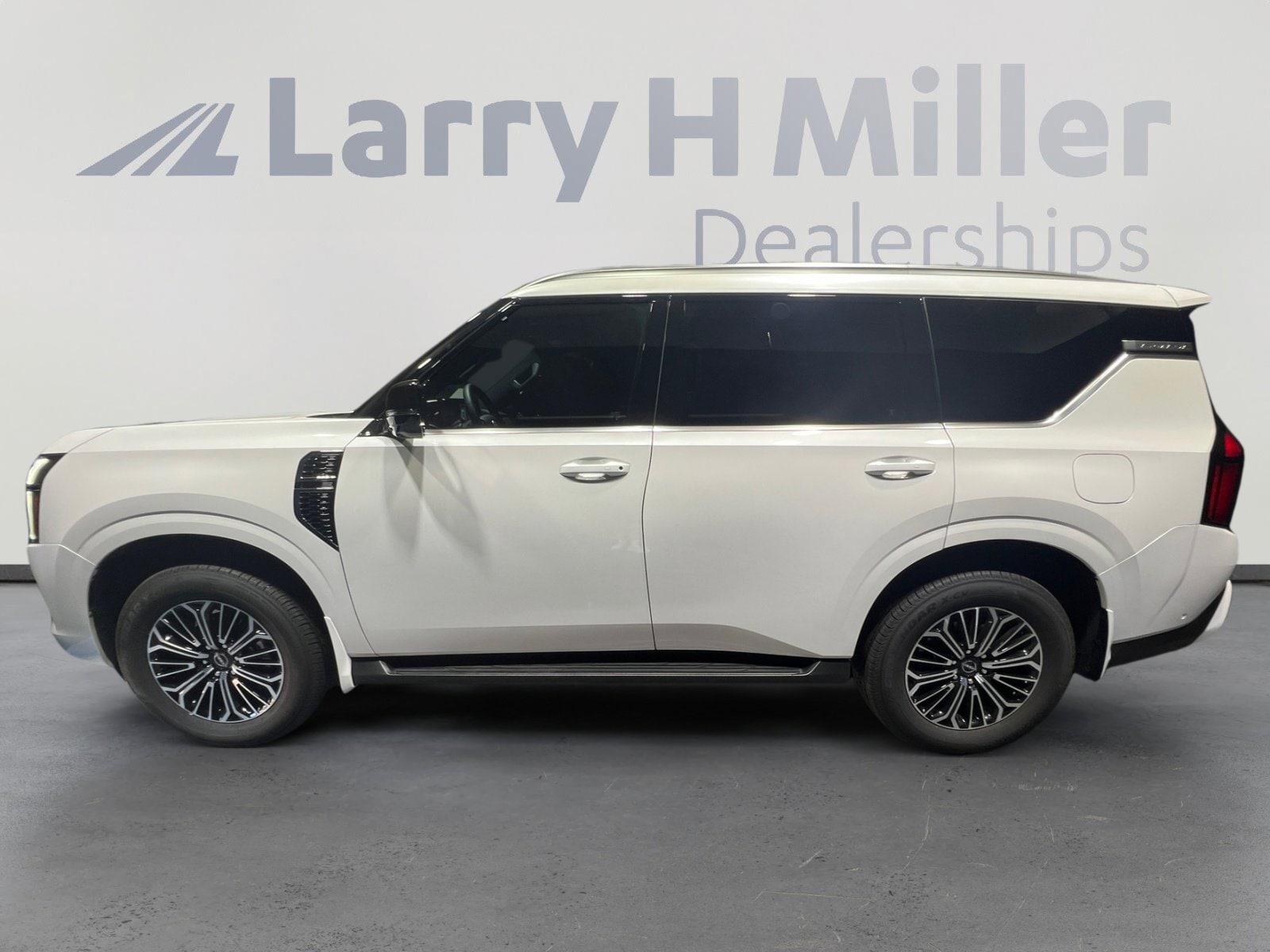 2026 Nissan Armada SL - Photo 3