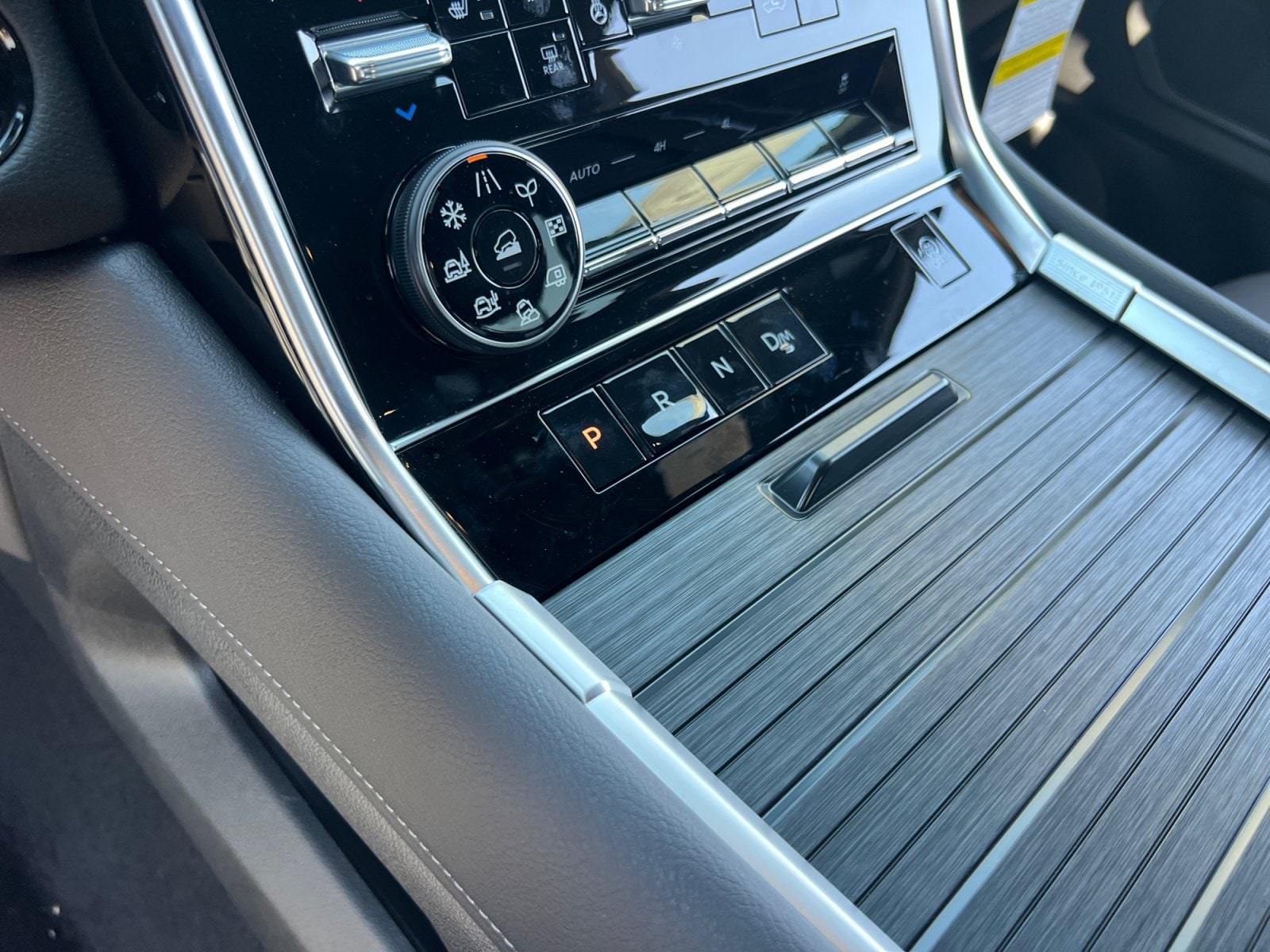 2026 Nissan Armada SL - Photo 16