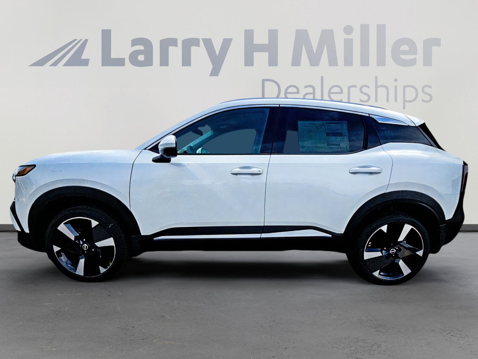 2025 Nissan Kicks SR photo 3