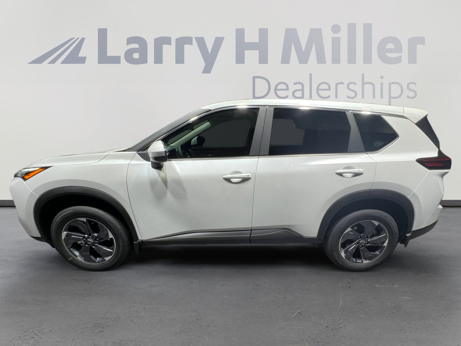 2026 Nissan Rogue SV photo 3