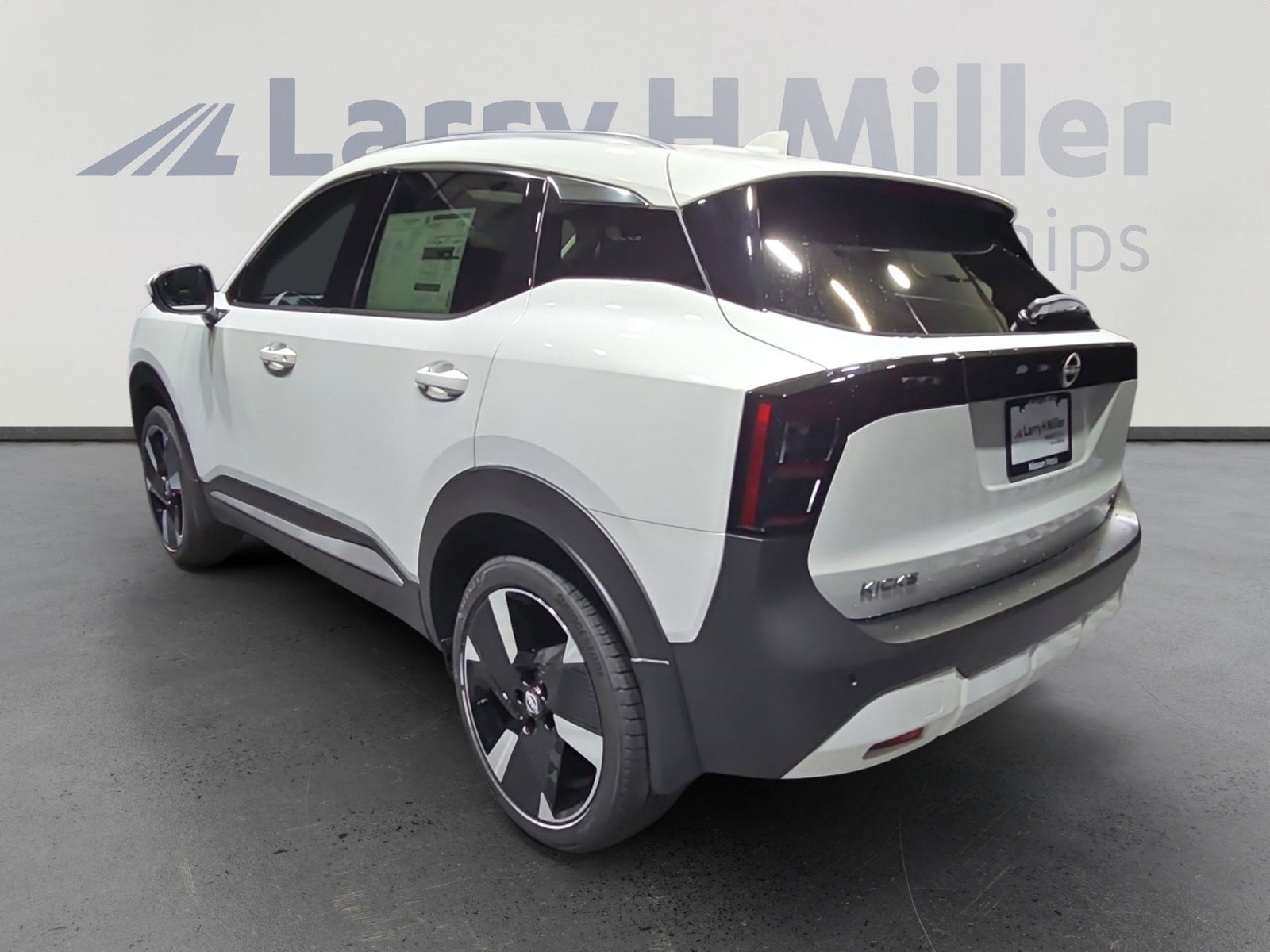 2025 Nissan Kicks SR photo 4