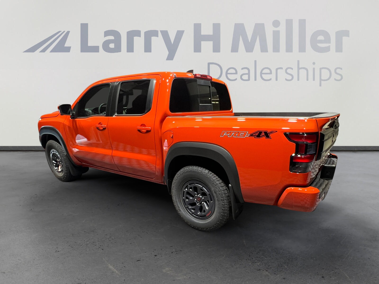 2025 Nissan Frontier PRO-4X photo 2