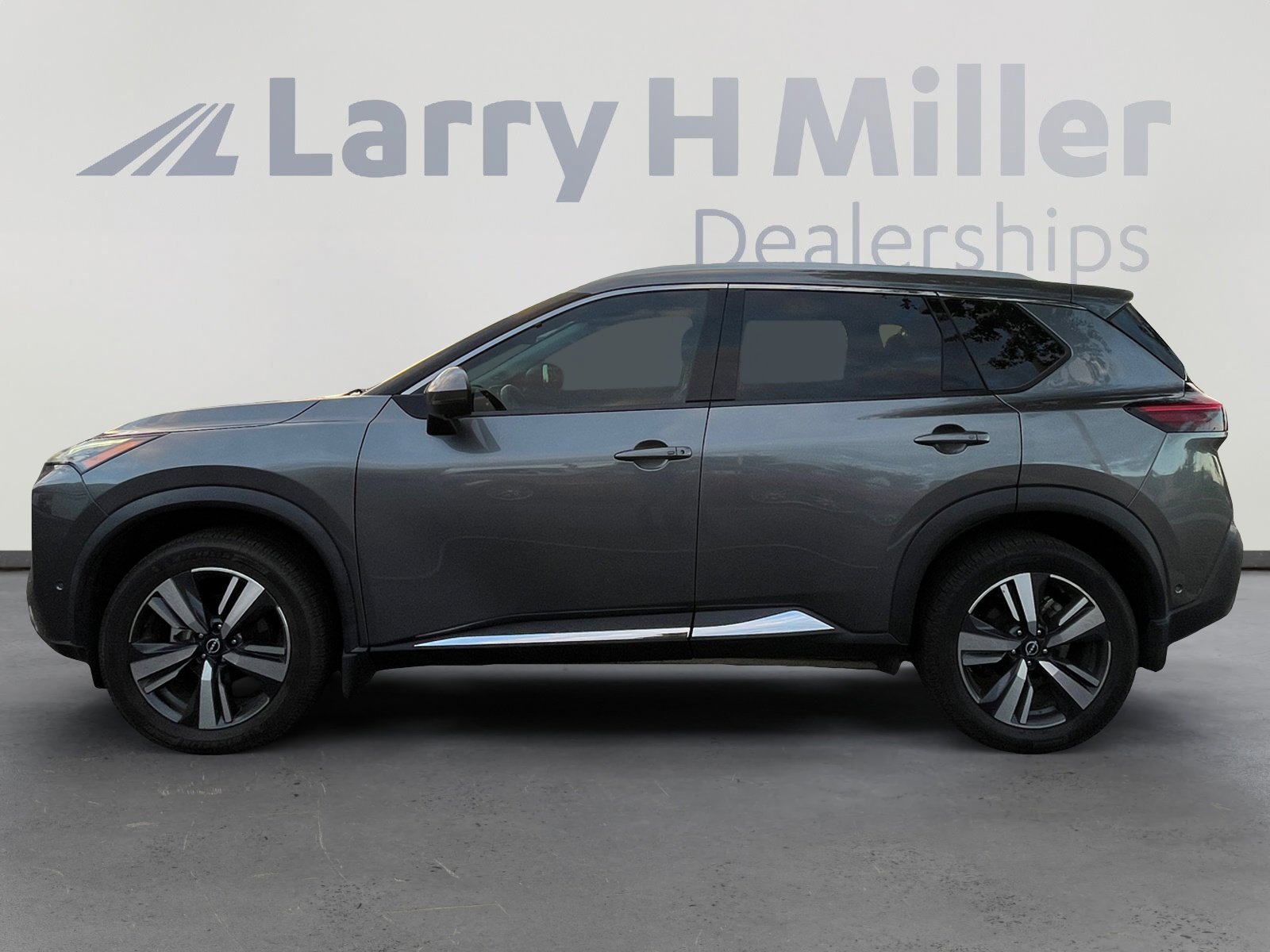 2023 Nissan Rogue SL photo 3