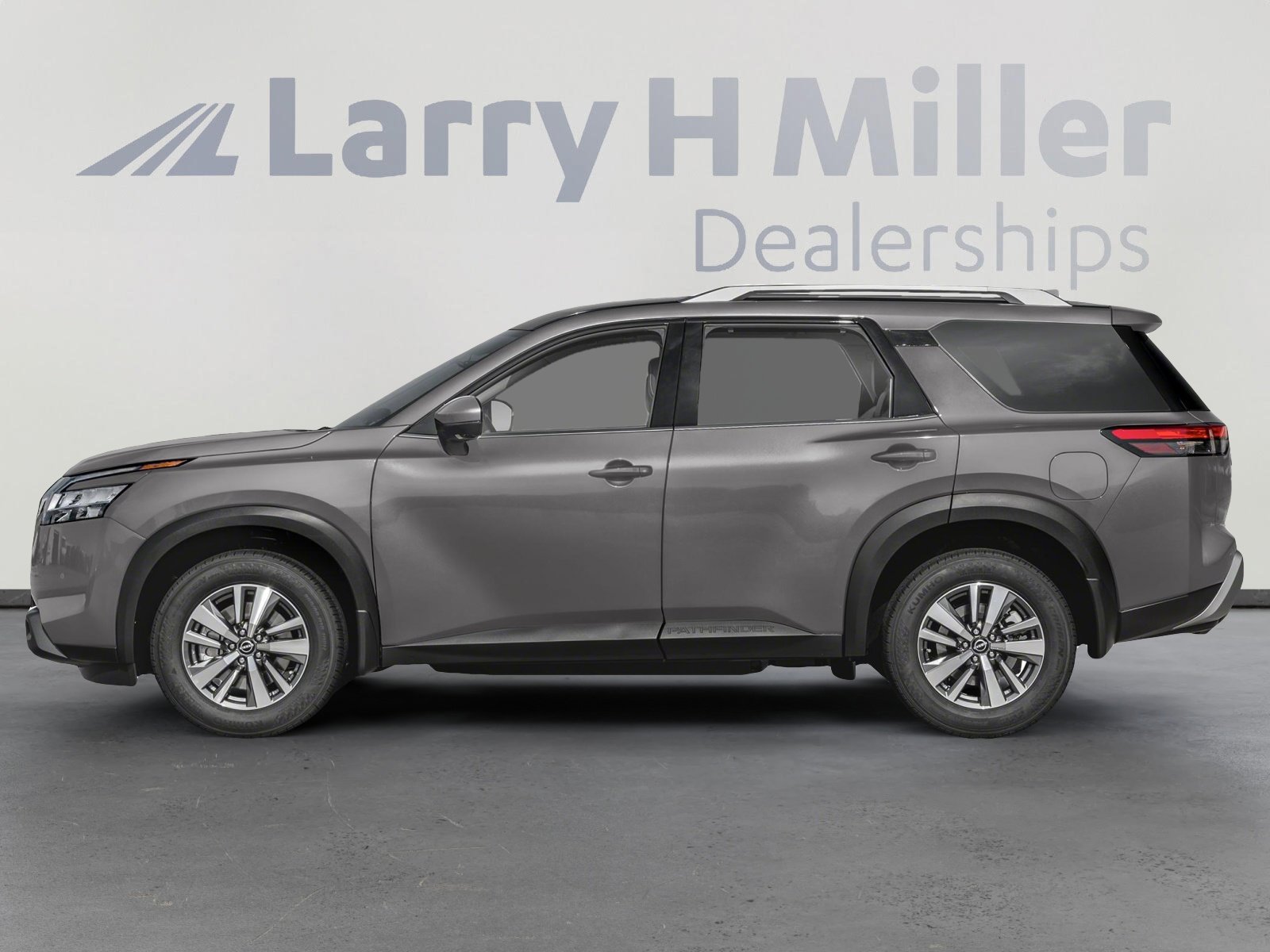 2025 Nissan Pathfinder SL photo 2