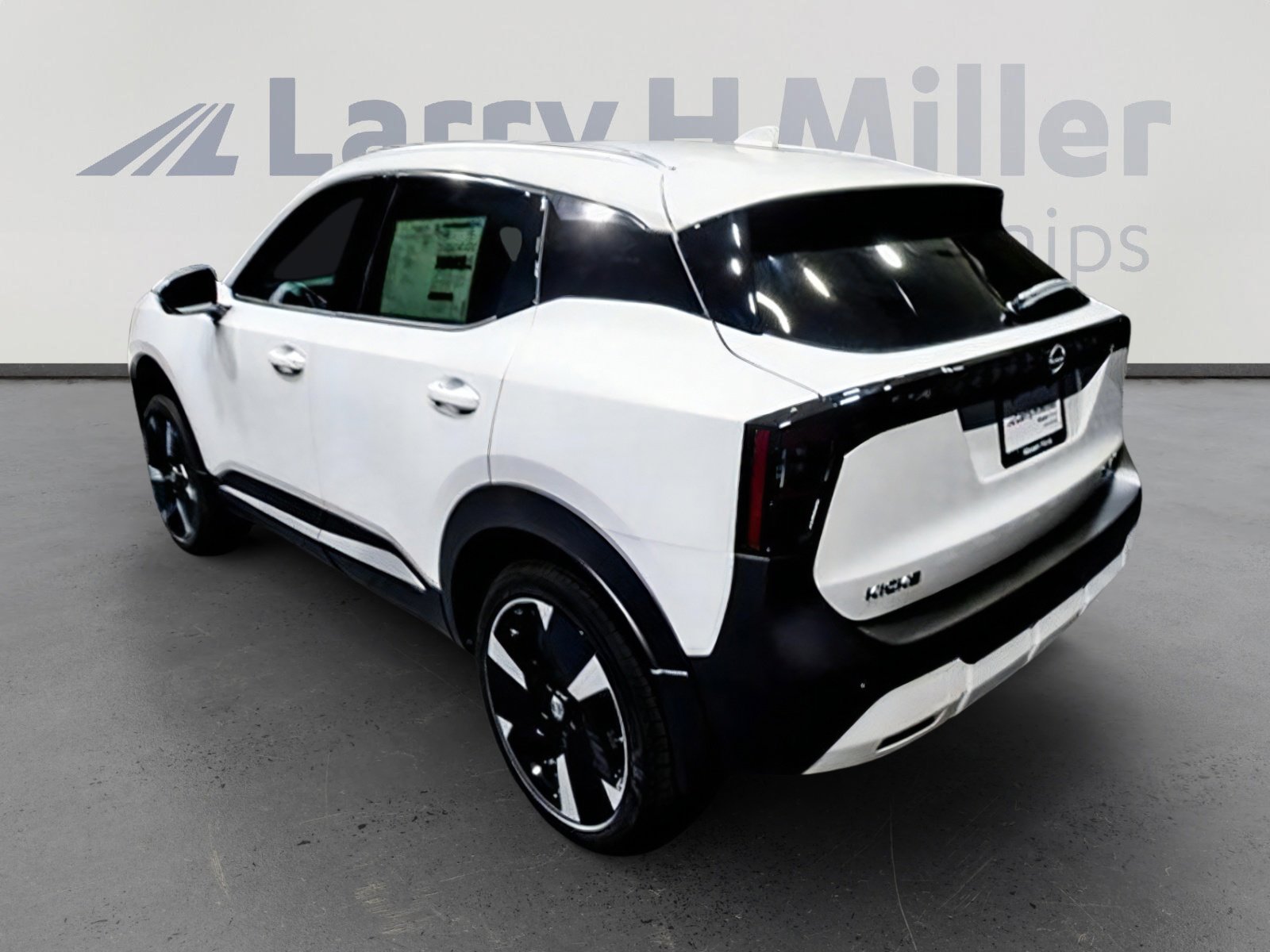 2025 Nissan Kicks SR photo 4