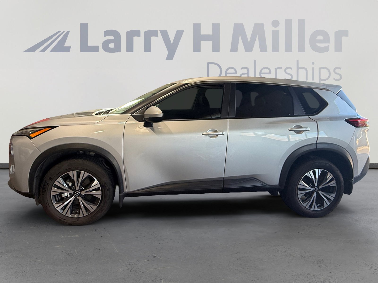 2022 Nissan Rogue SV photo 3