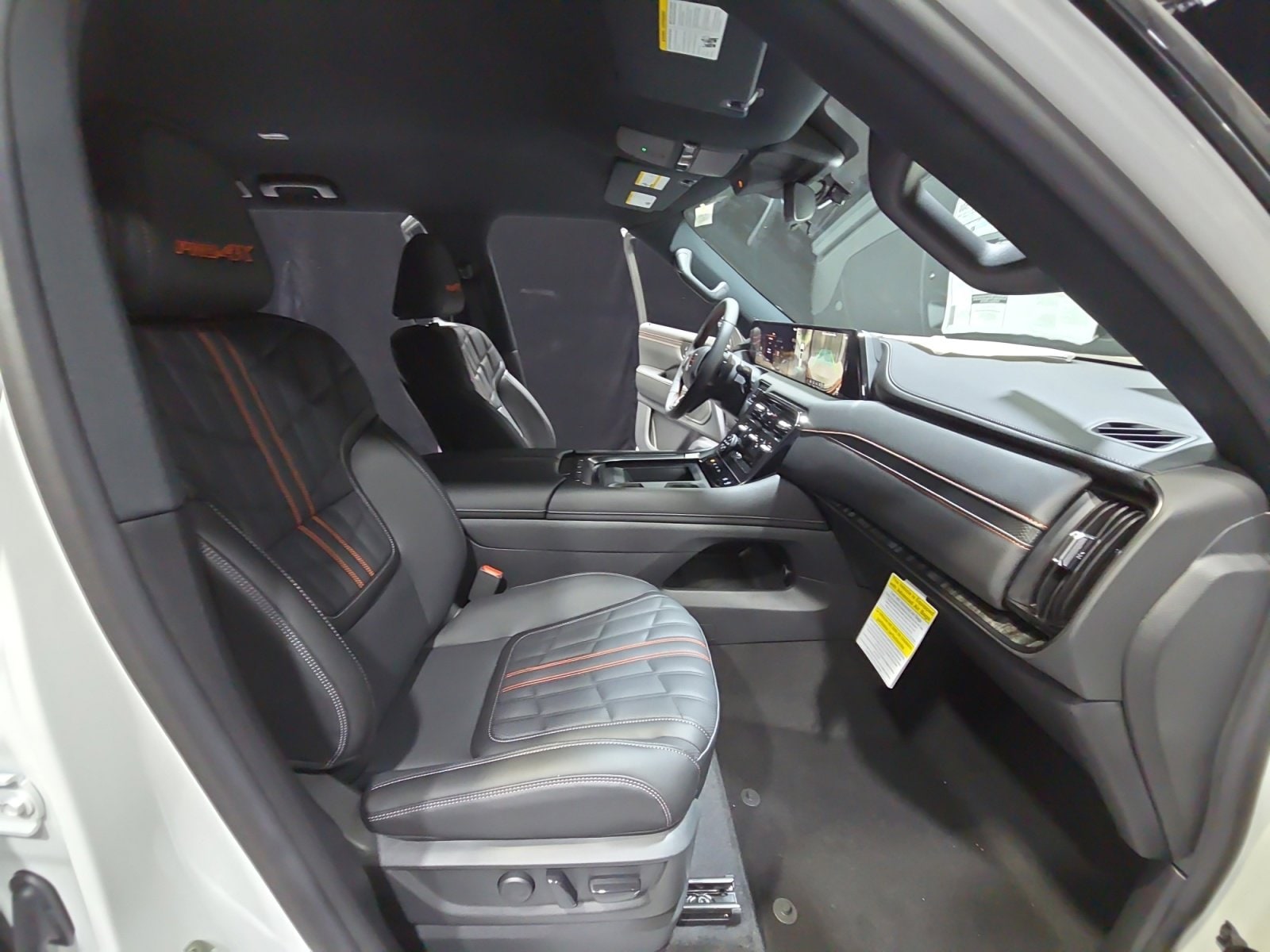 2025 Nissan Armada PRO-4X - Photo 20