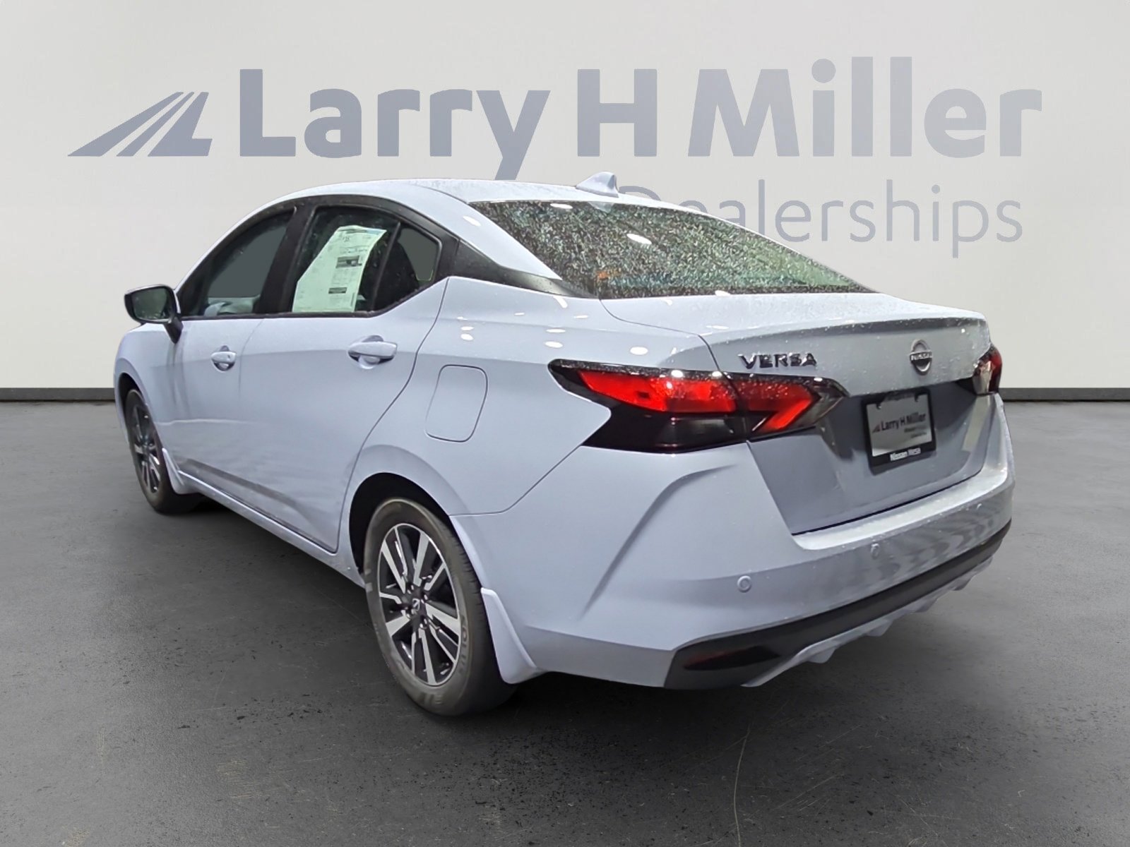 2025 Nissan Versa 1.6 SV photo 4