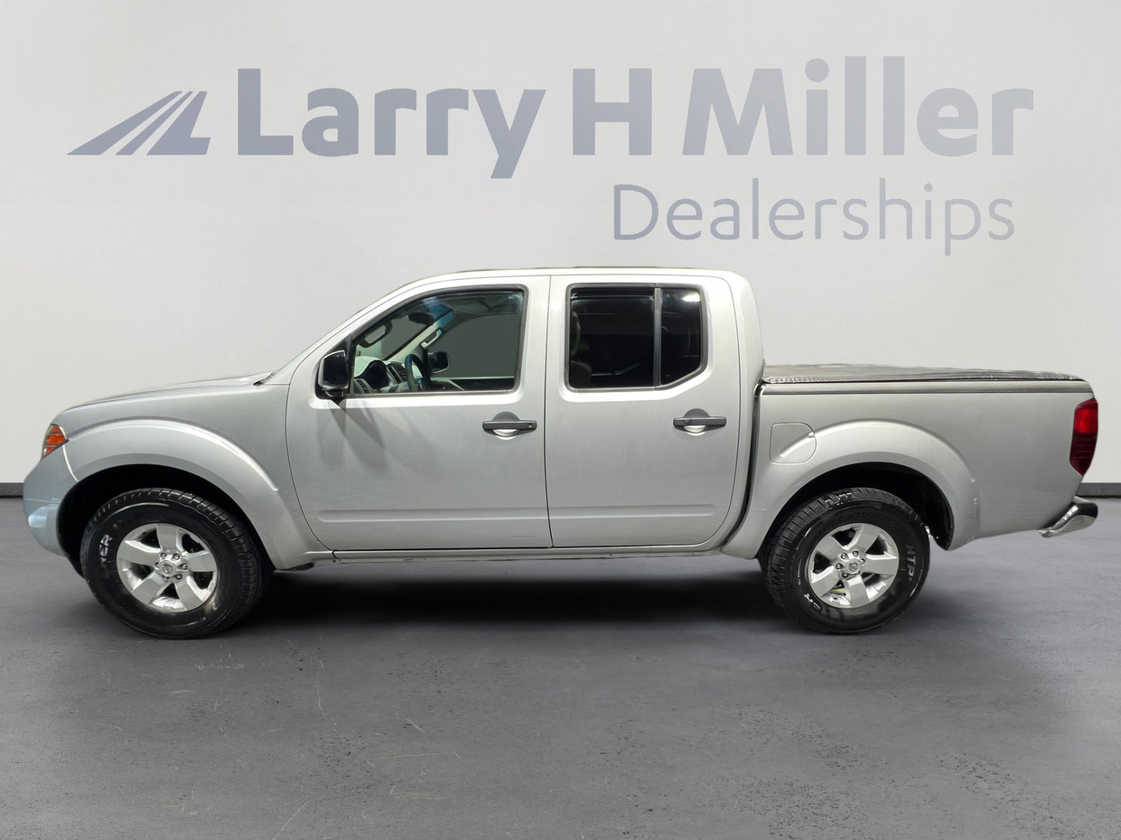 2012 Nissan Frontier SV Crew Cab photo 3