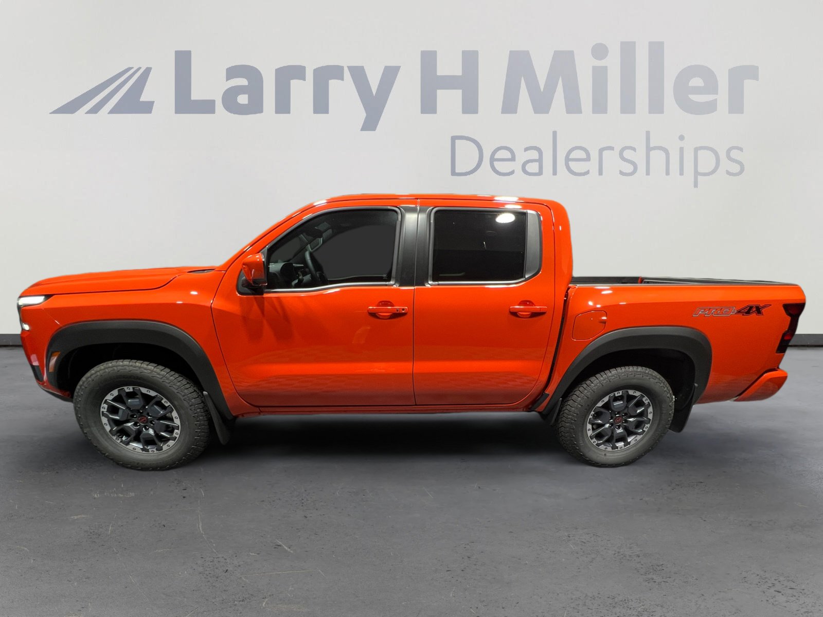 2025 Nissan Frontier PRO-4X photo 3