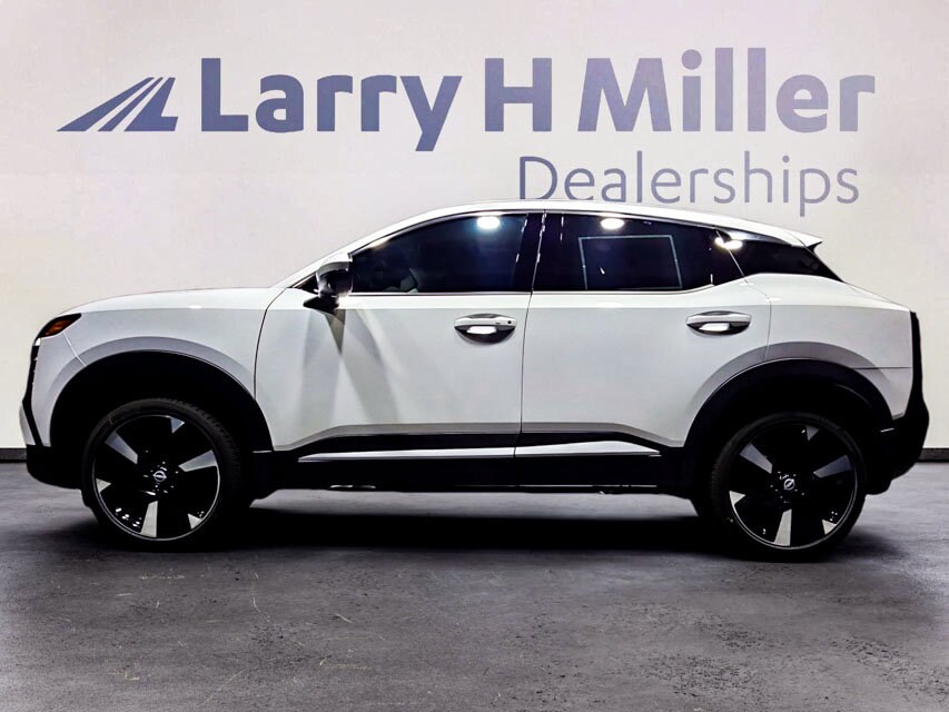 2025 Nissan Kicks SR photo 3