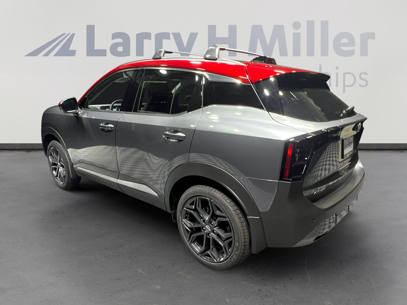 2026 Nissan Kicks SR photo 4