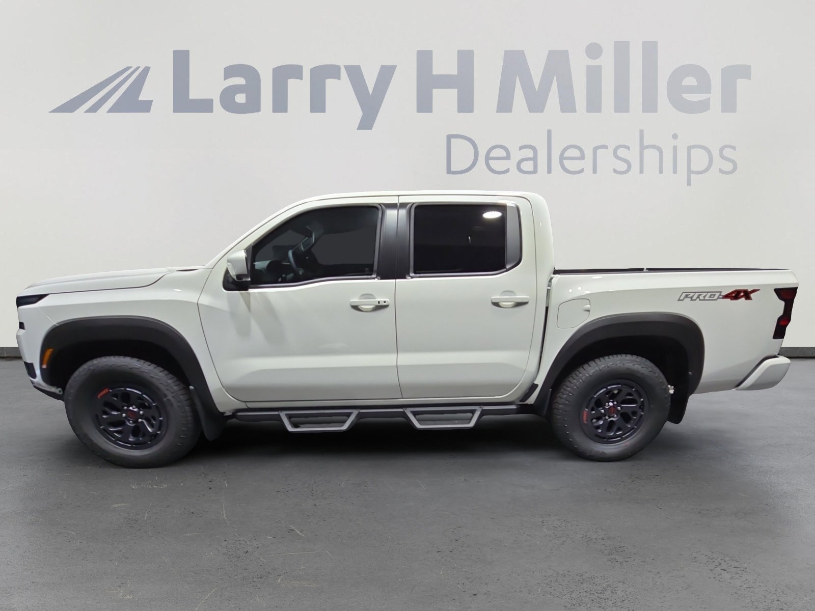 2026 Nissan Frontier PRO-4X photo 3