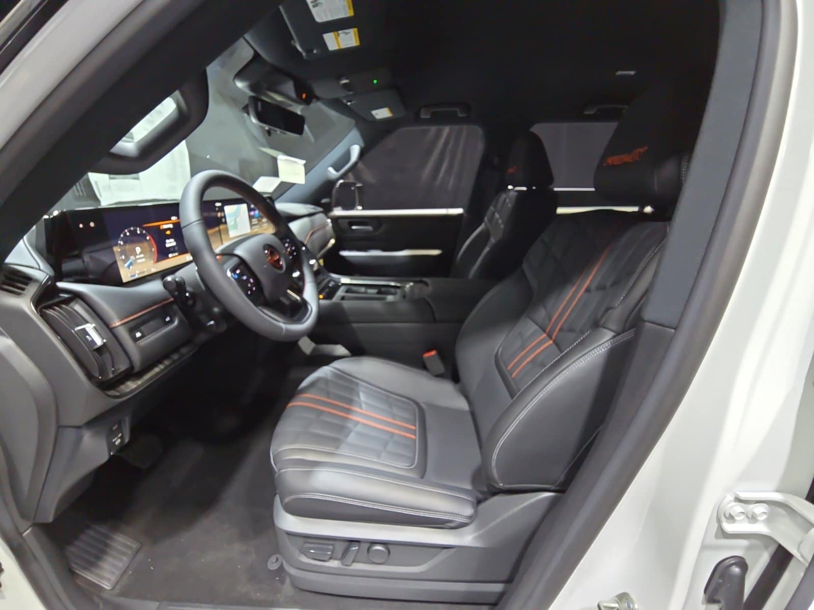 2025 Nissan Armada PRO-4X - Photo 33
