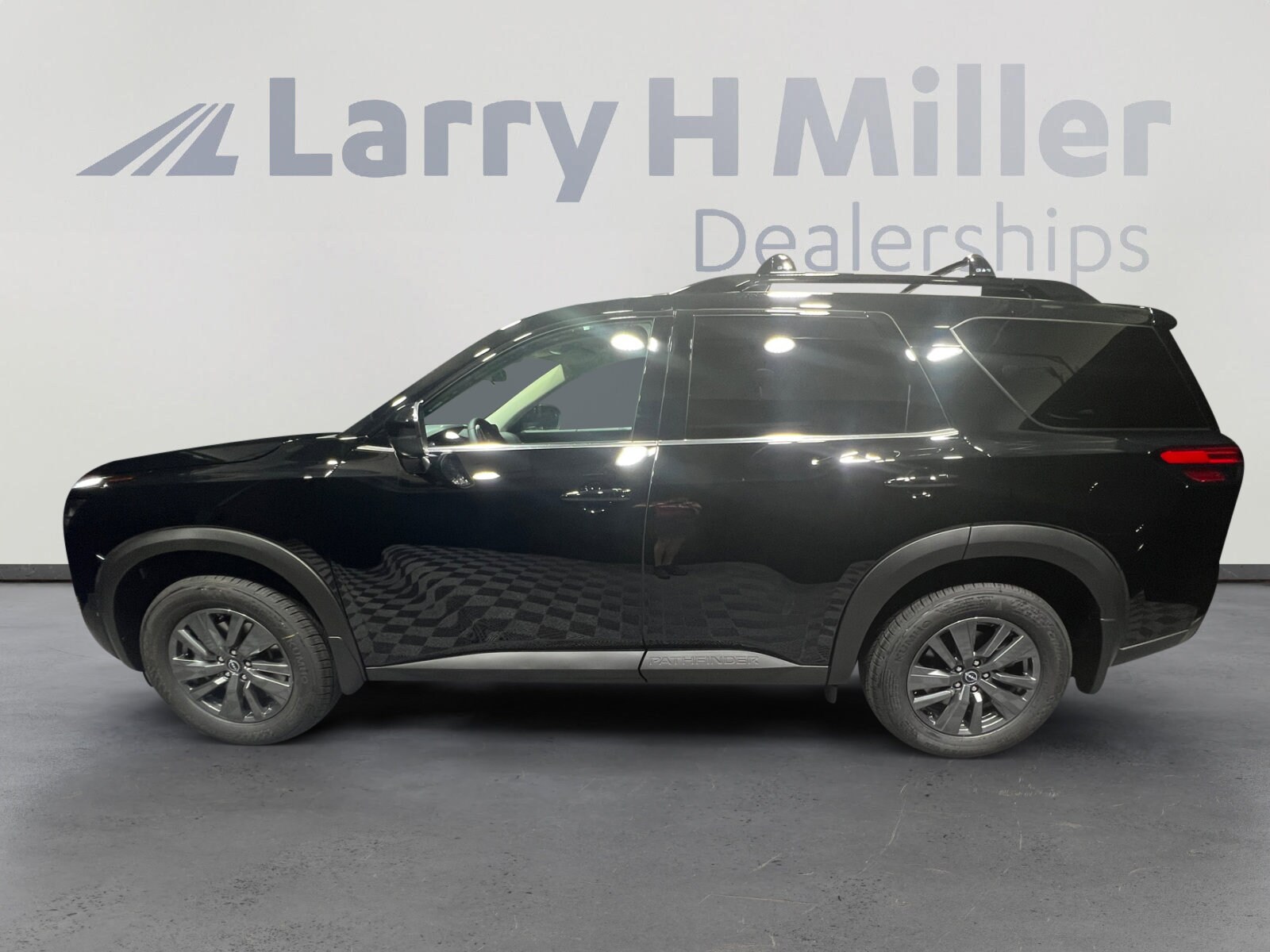 2025 Nissan Pathfinder SV photo 3
