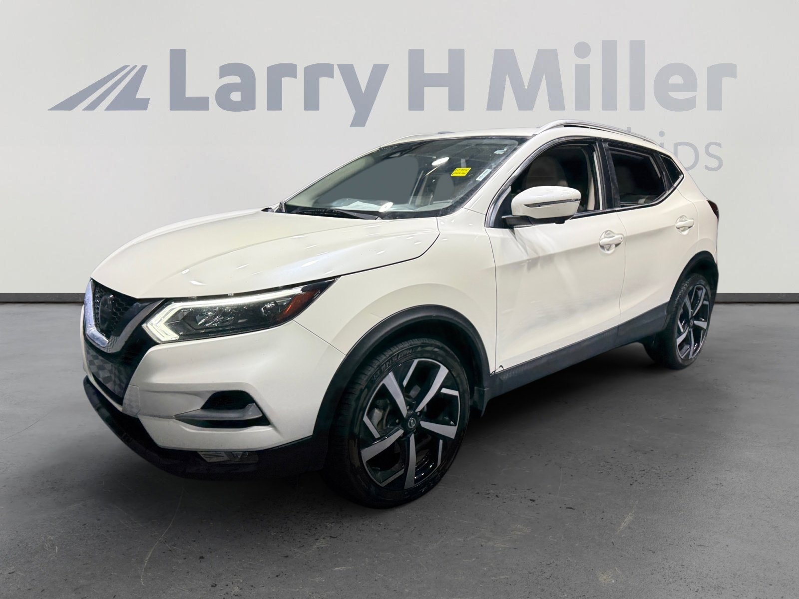 2021 Nissan Rogue Sport SL's photo