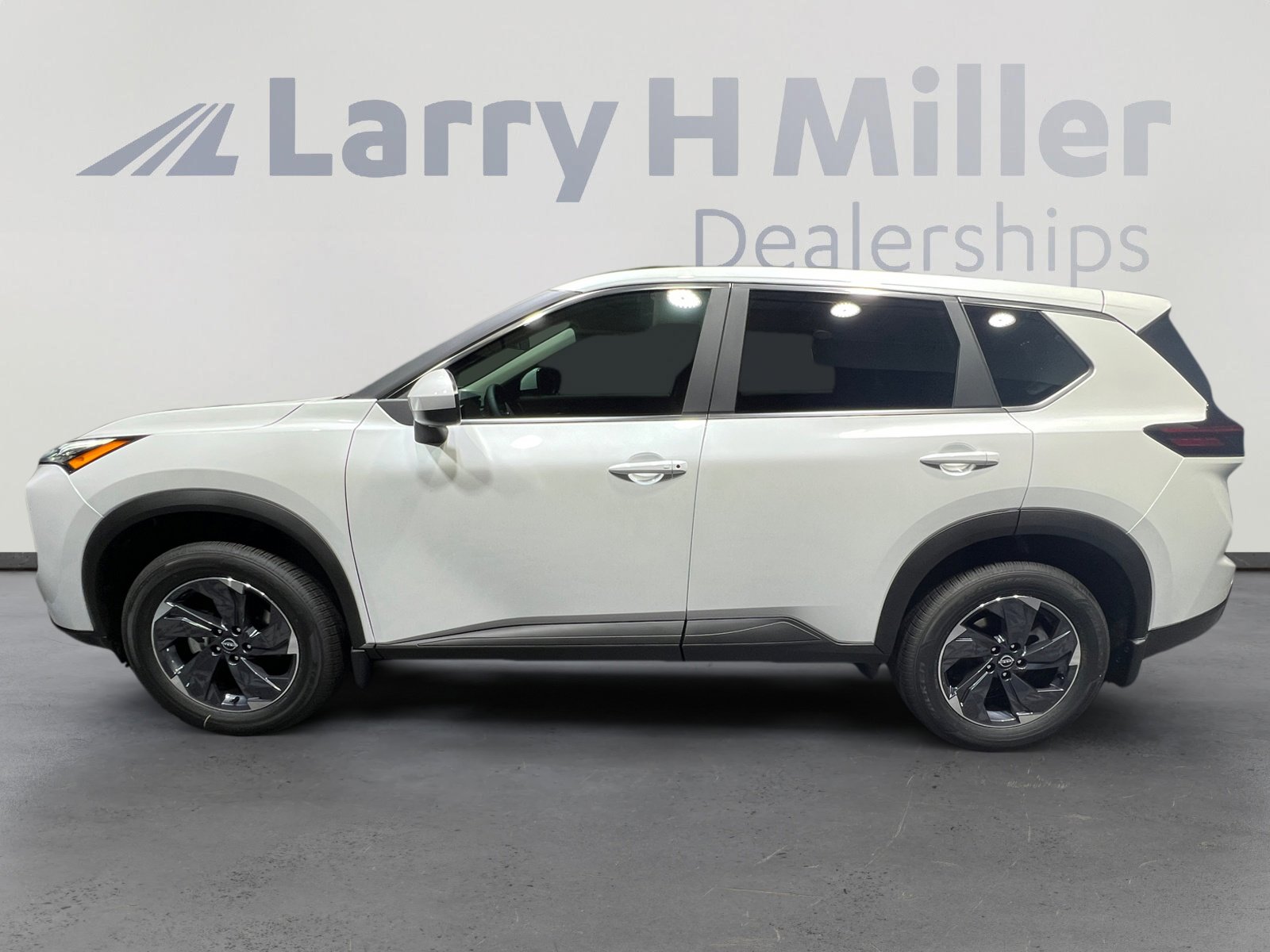 2026 Nissan Rogue SV photo 3