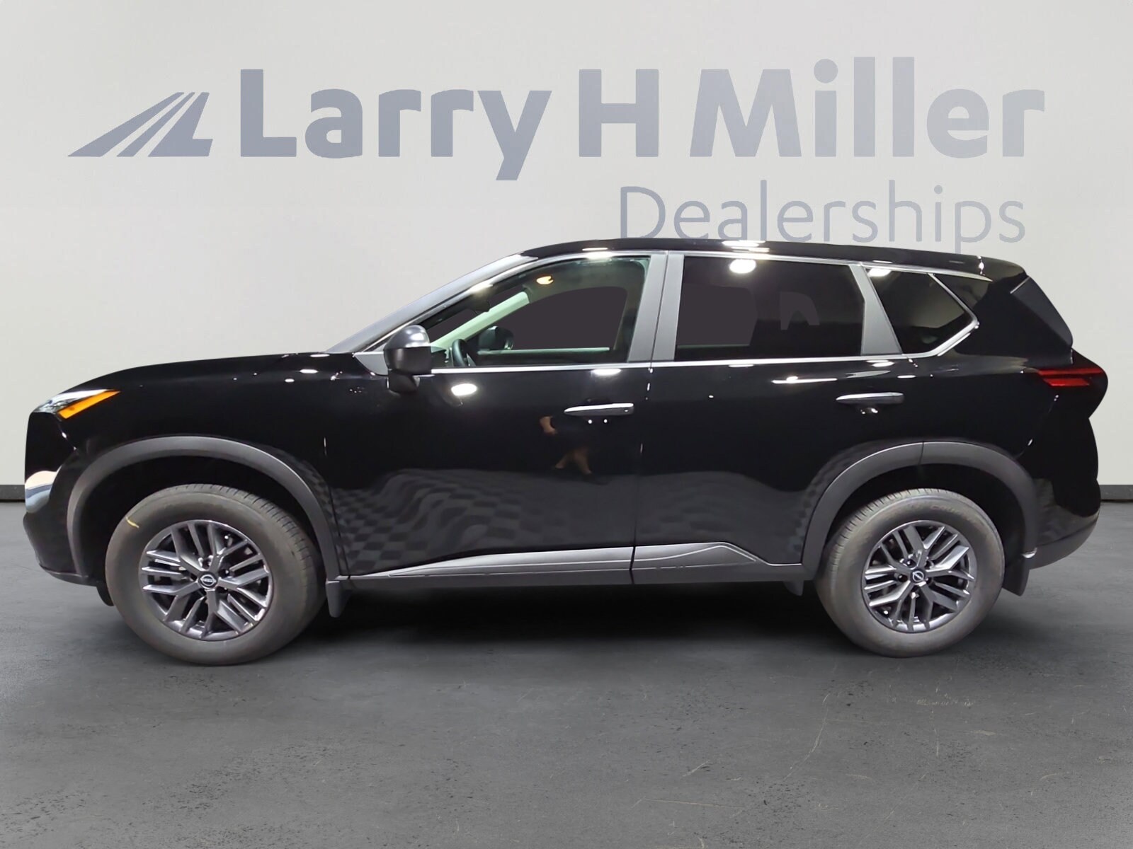 2026 Nissan Rogue S photo 3
