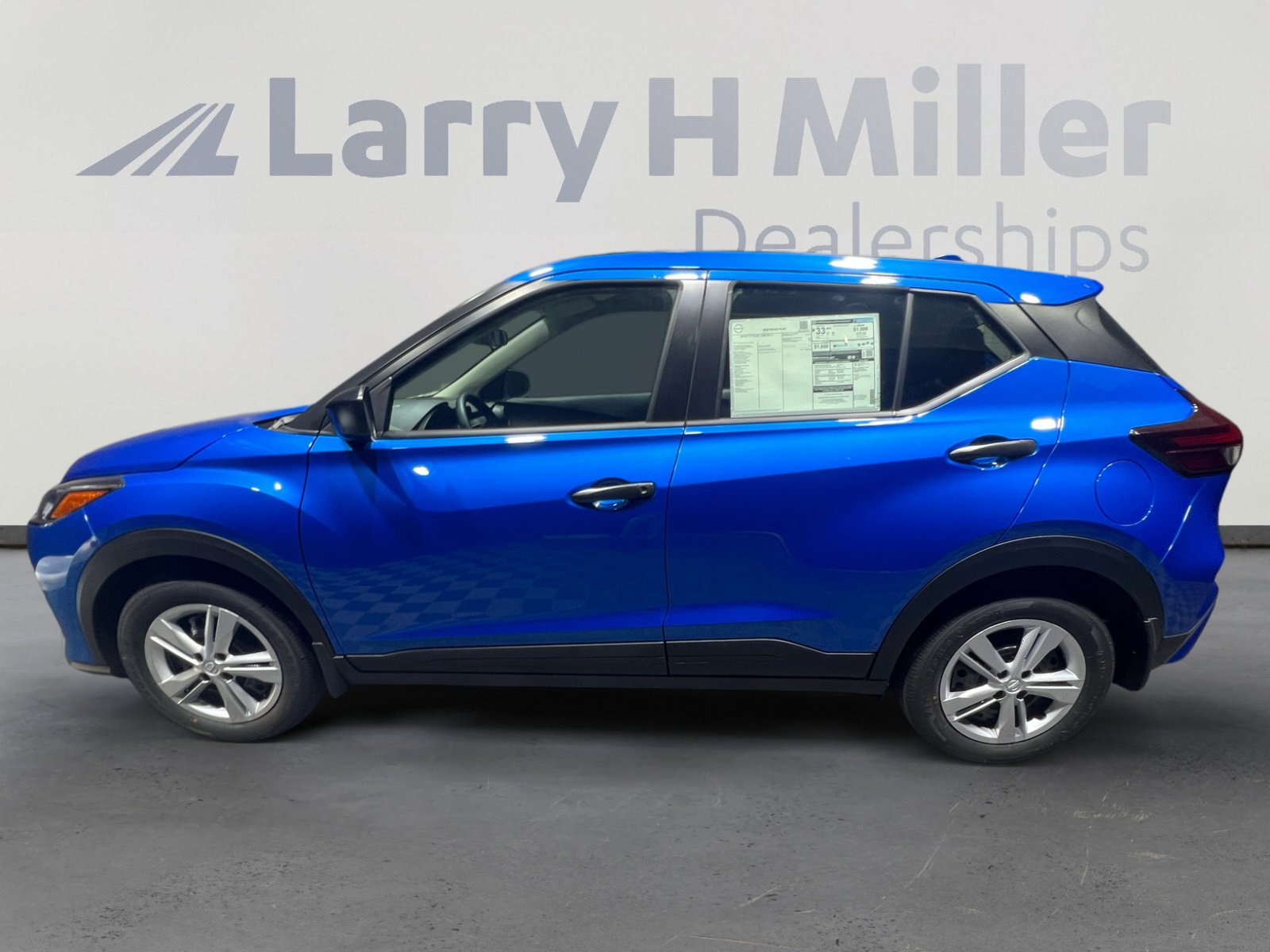 2025 Nissan Kicks Play S photo 3