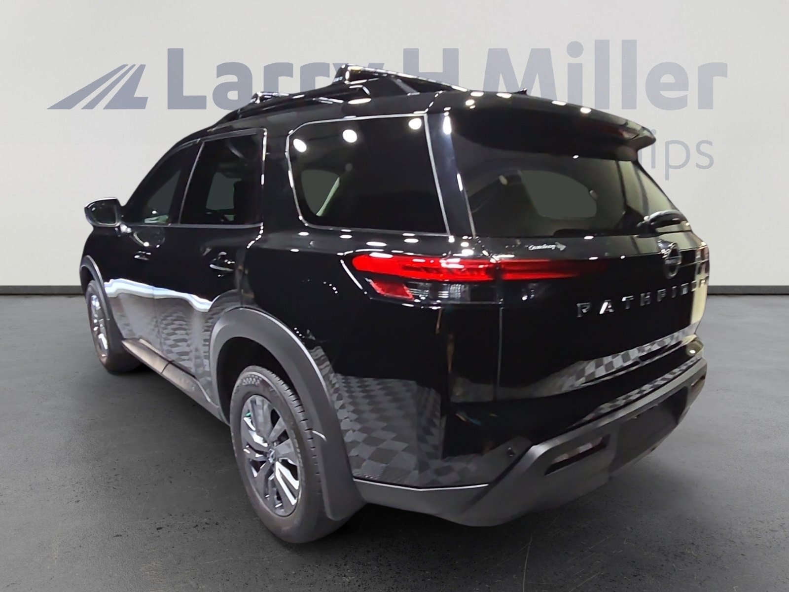 2025 Nissan Pathfinder SV photo 4