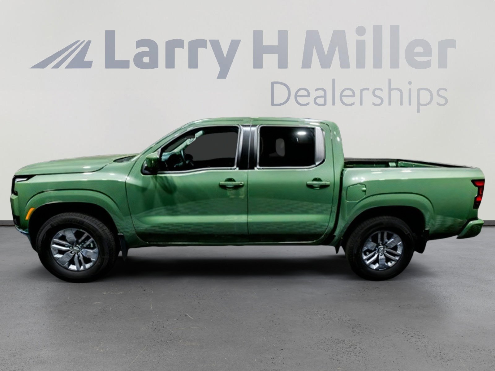 2025 Nissan Frontier LE photo 3