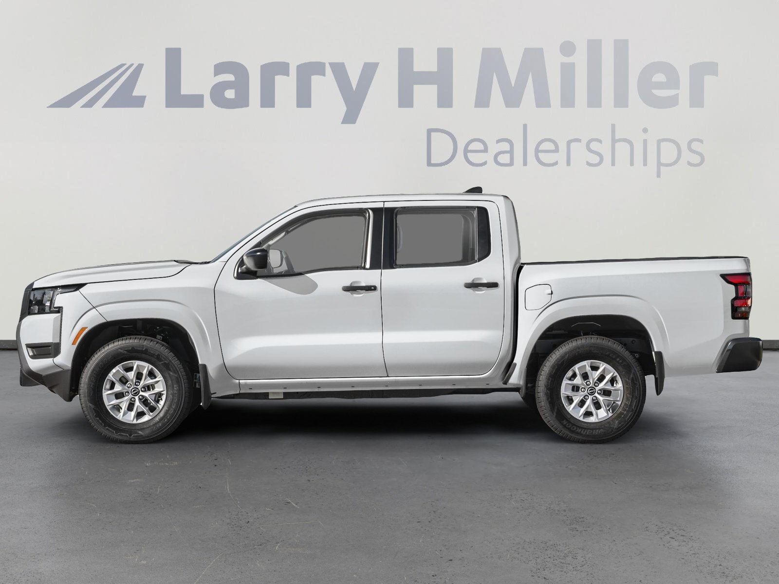 2026 Nissan Frontier SV photo 2