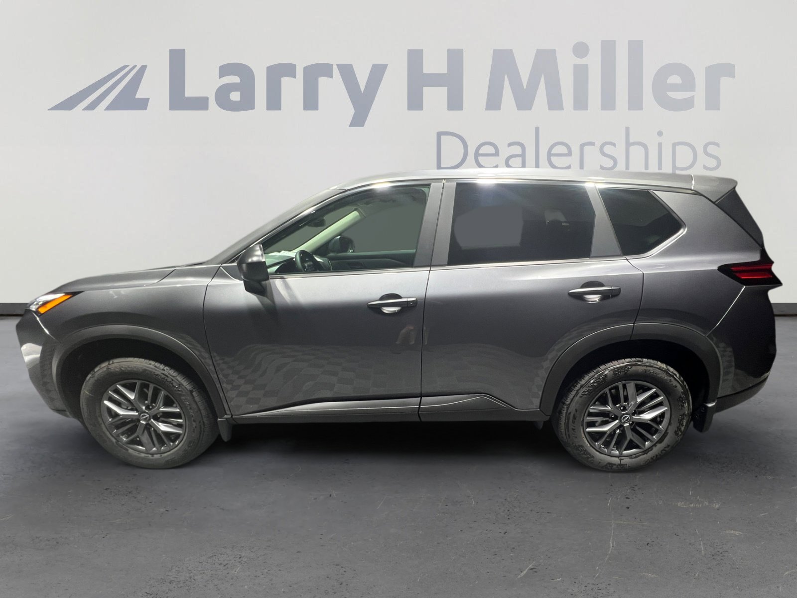 2026 Nissan Rogue S photo 3