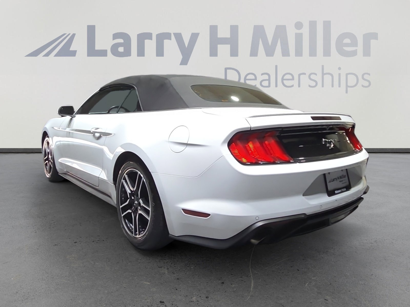 2023 Ford Mustang EcoBoost Premium photo 4