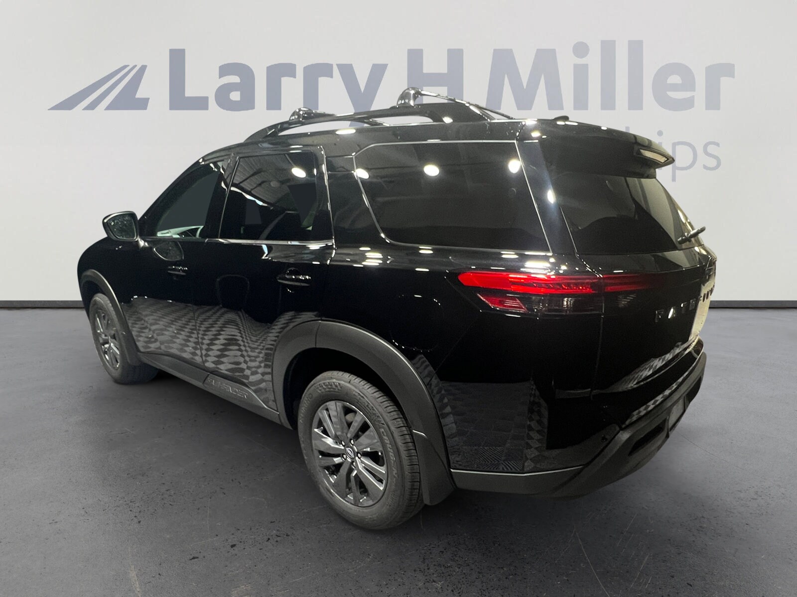 2025 Nissan Pathfinder SV photo 4