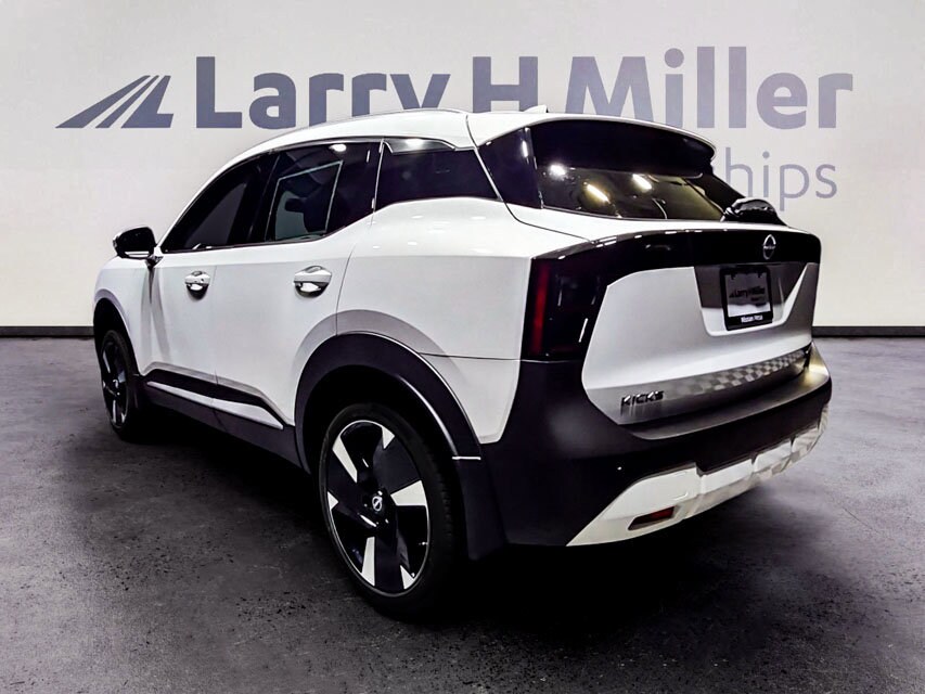 2025 Nissan Kicks SR photo 4