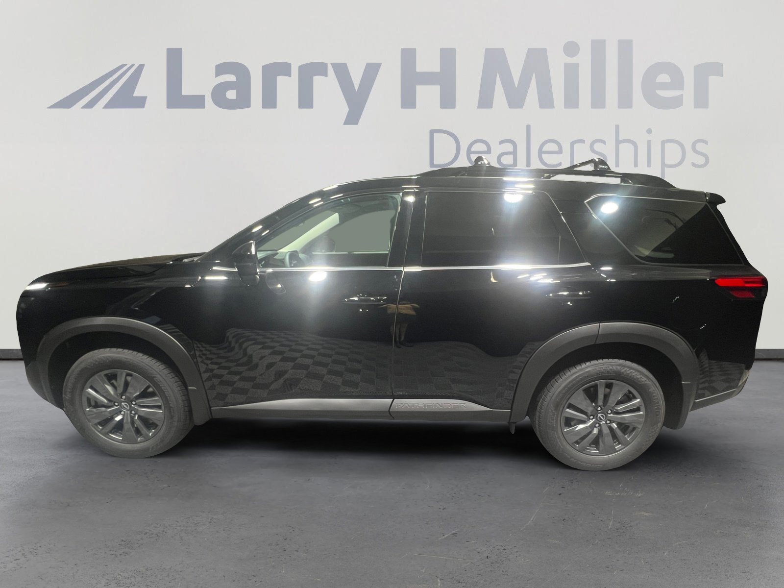 2025 Nissan Pathfinder SV photo 3