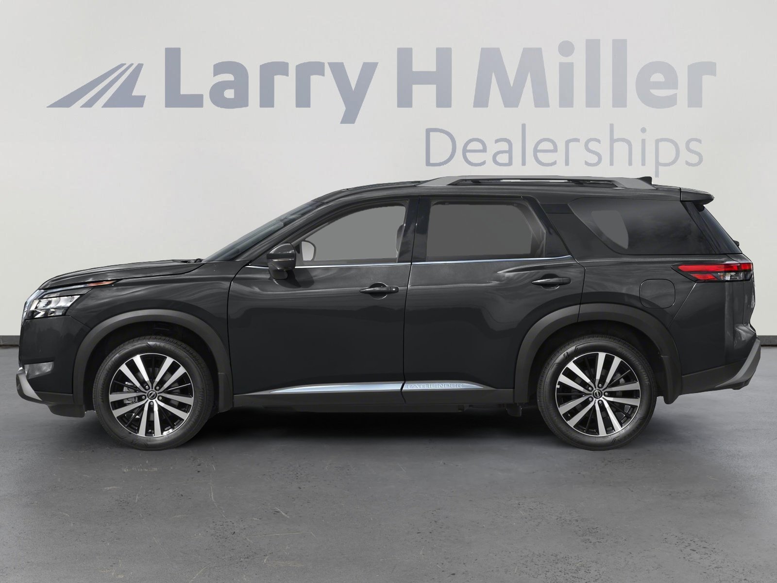 2025 Nissan Pathfinder Platinum photo 2