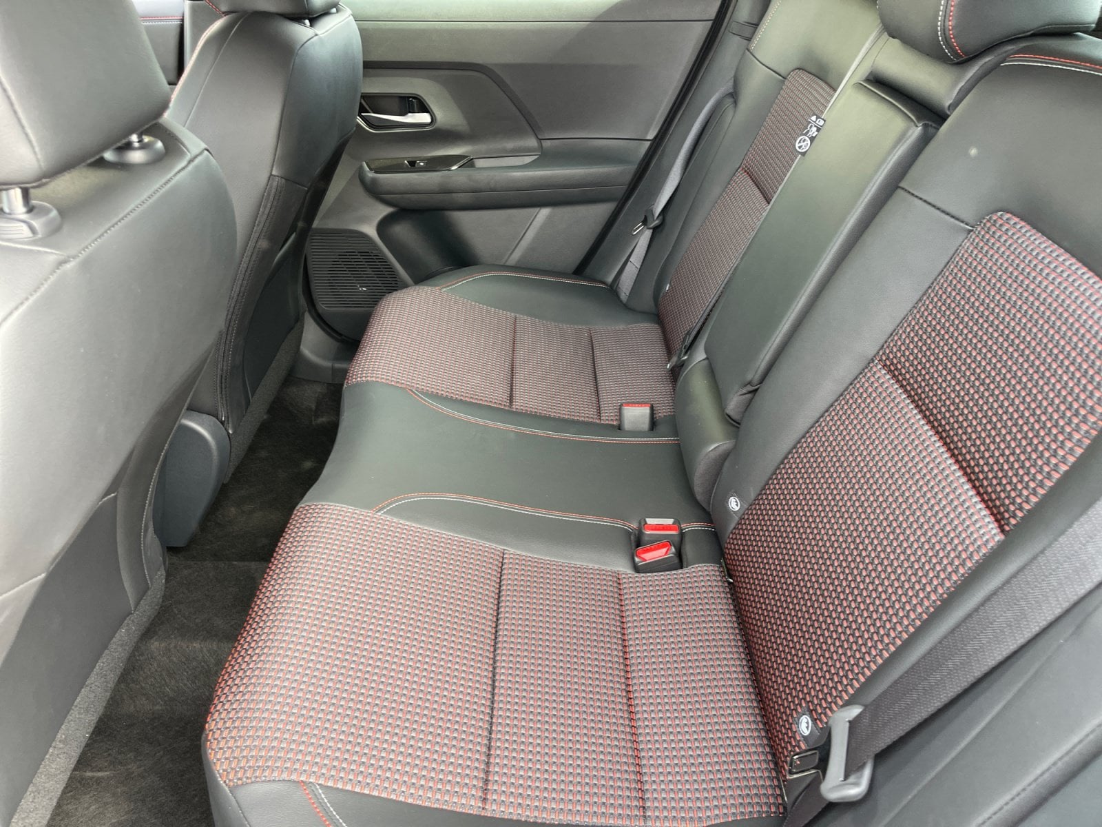 2026 Nissan KICKS SR - Photo 18
