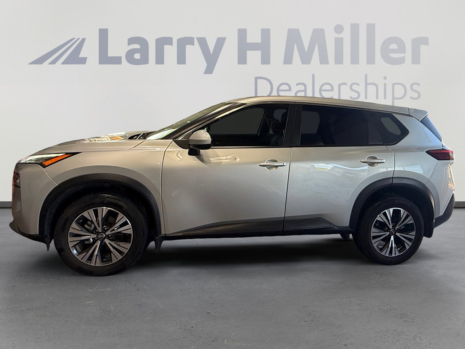 2023 Nissan Rogue SV photo 3